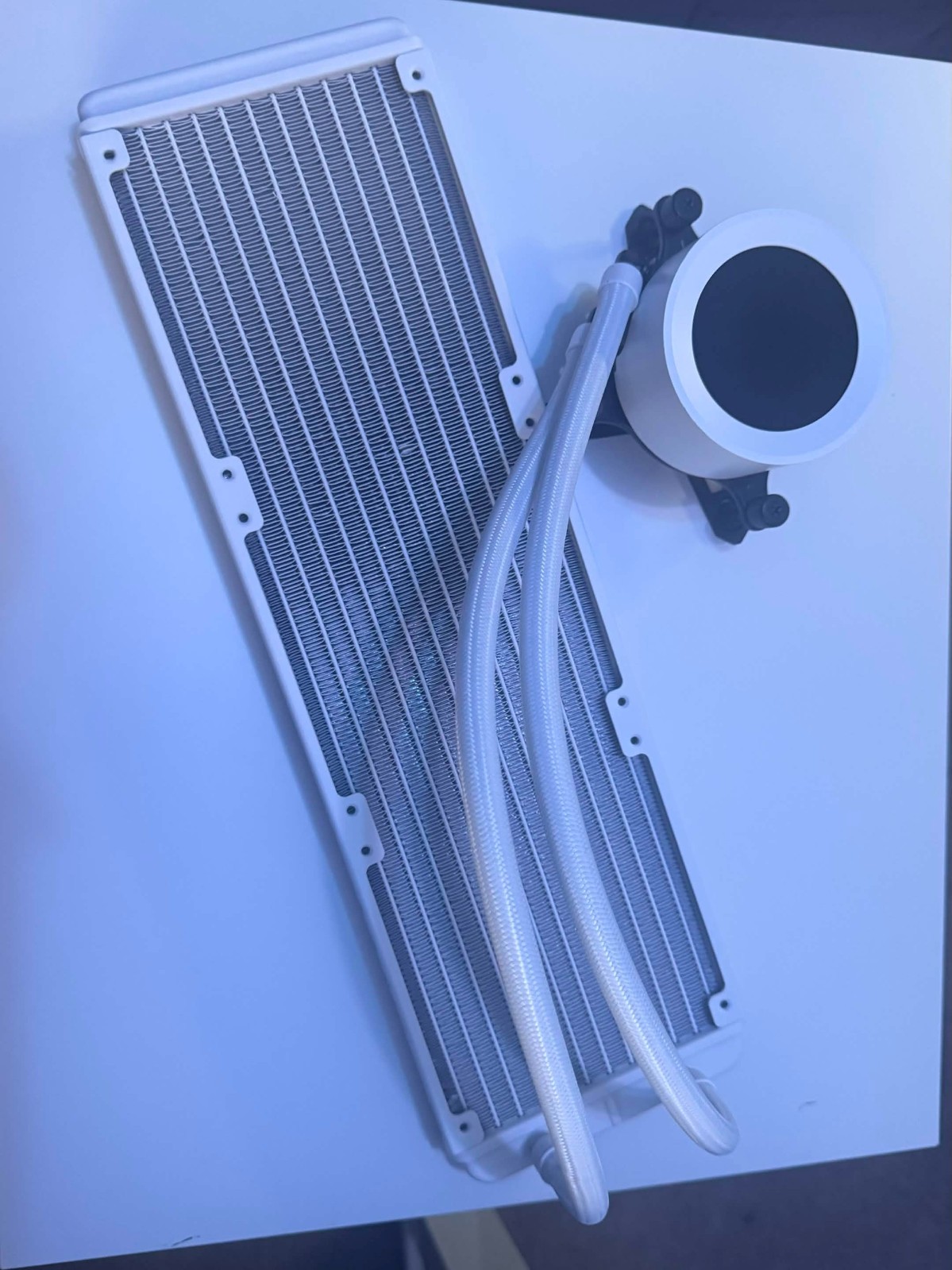 NZXT Kraken Z73 RGB 360mm Liquid Cooler - White, 2.36" lcd