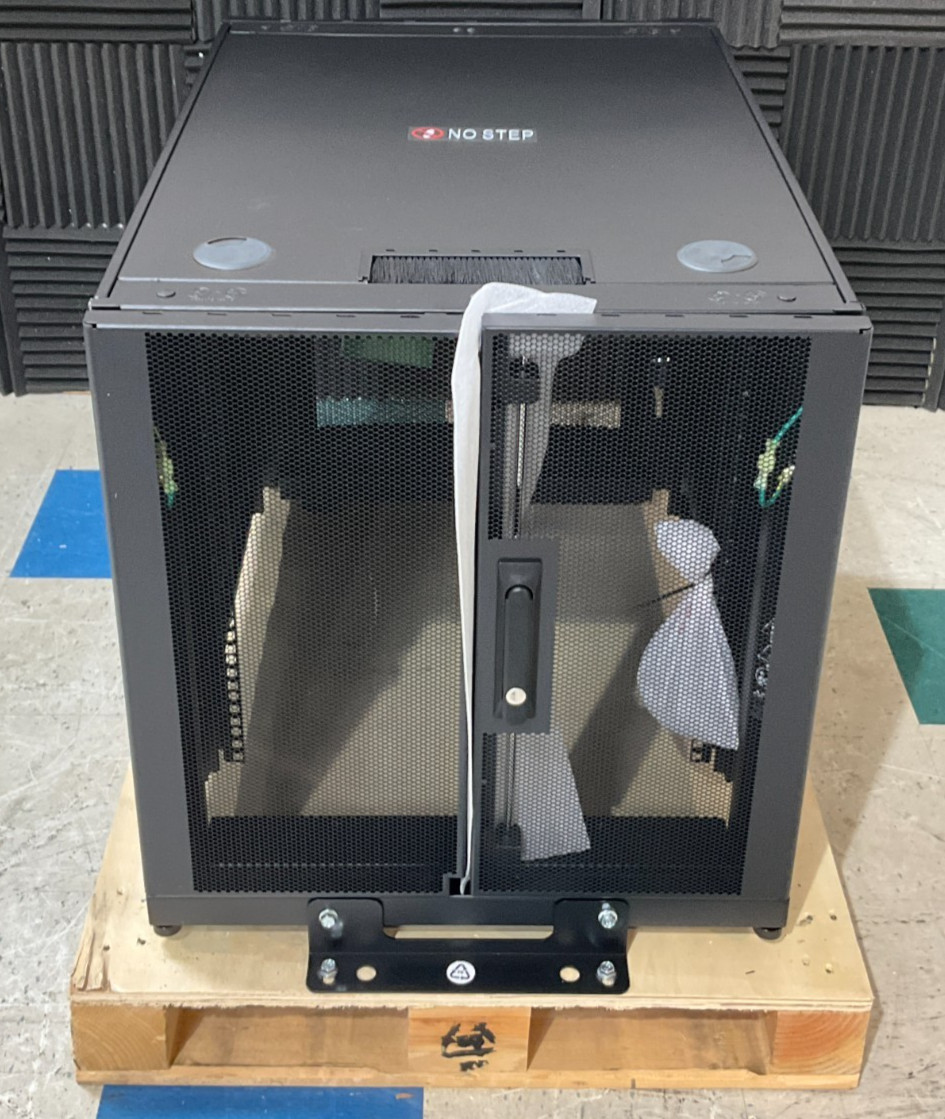 APC NetShelter SX Rack with Side Panels 12U AR3003 ✅❤️️✅❤️️ OPEN BOX