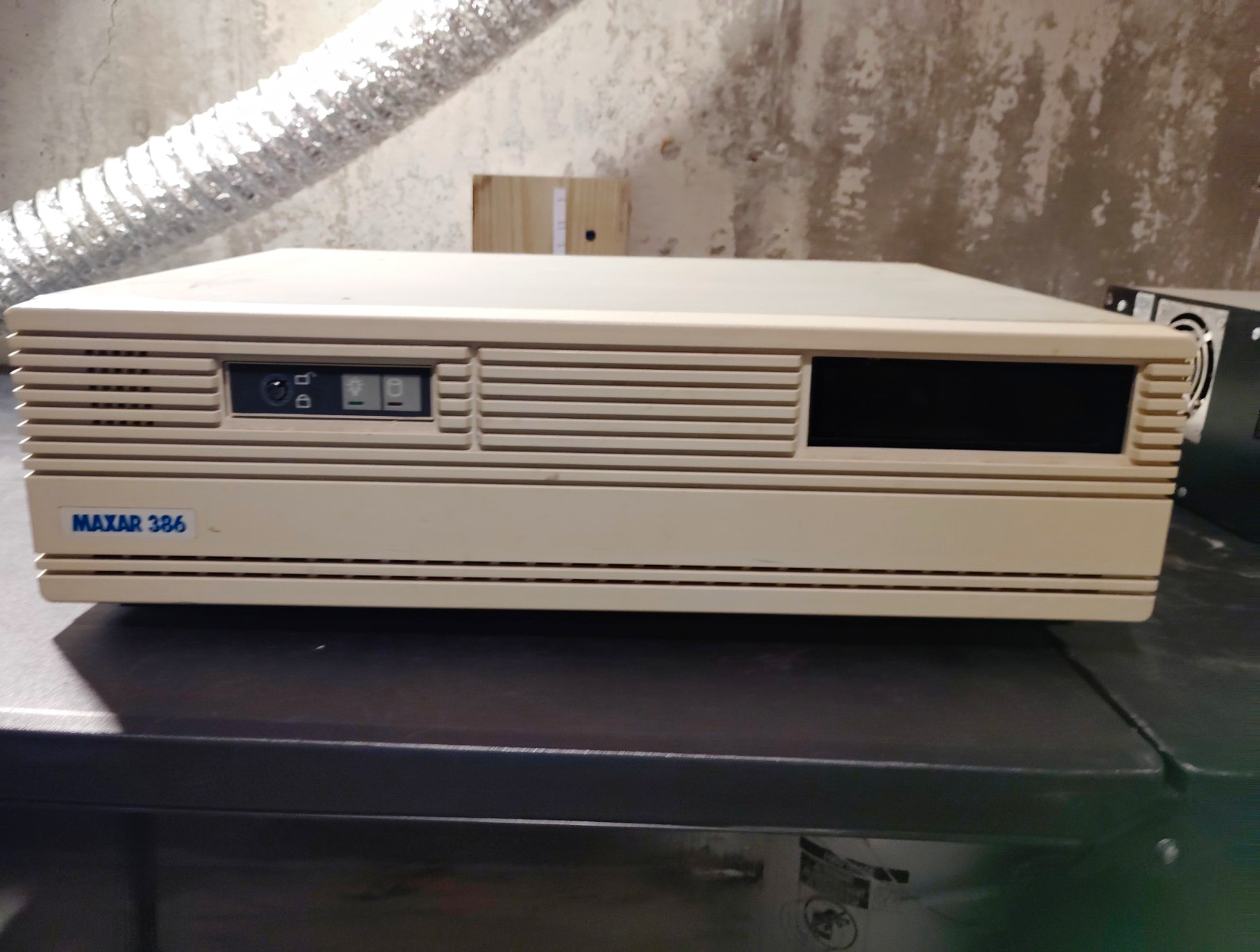 Rare vintage Hyosung Computer Maxar 386 desktop computer approximately 1987