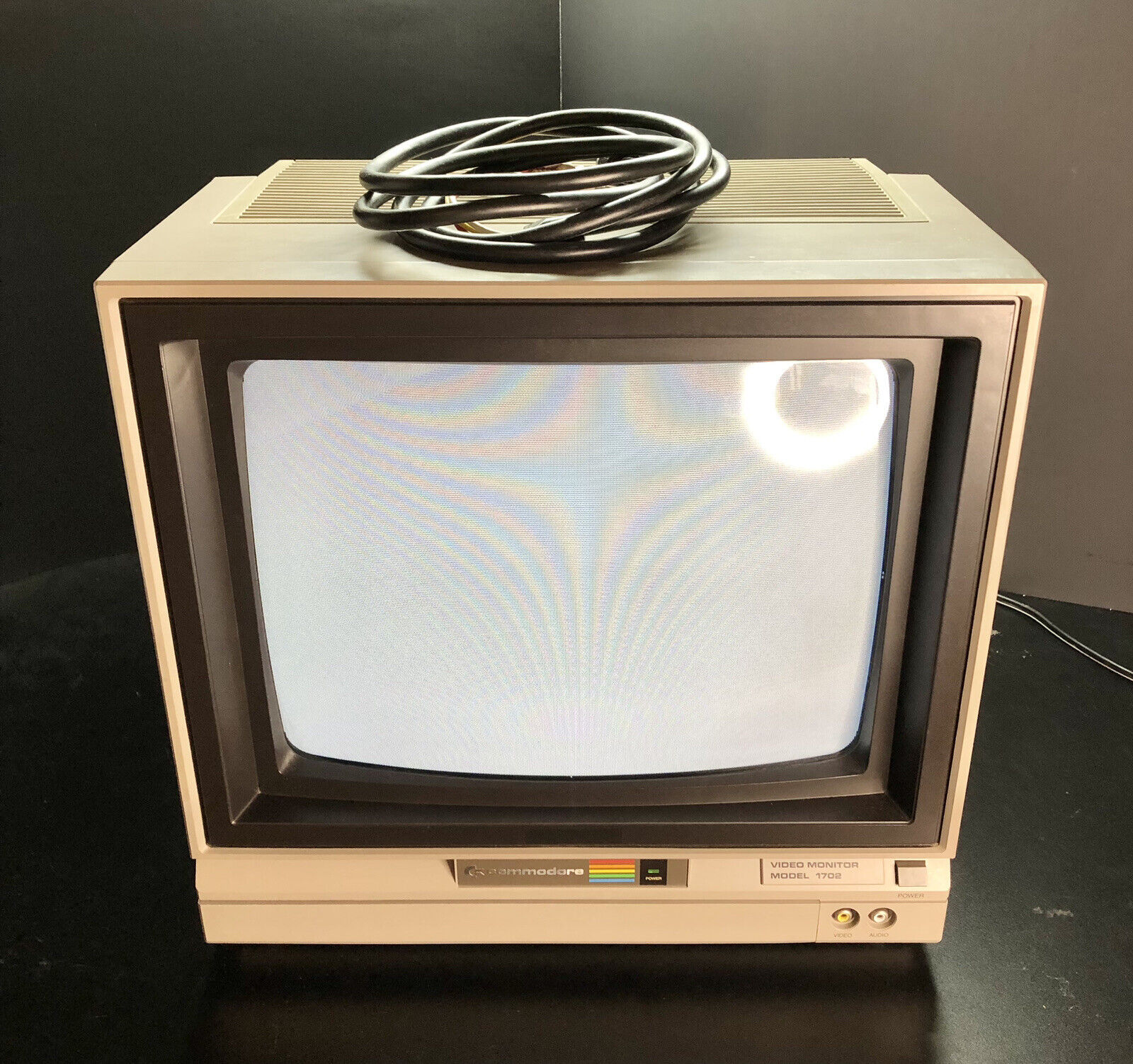 VTG Commodore 1702 Monitor 1985 Gaming TV Tested Working Picture/Sound Nice-READ