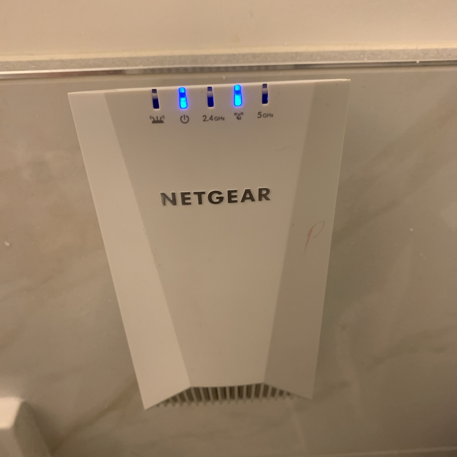 NETGEAR Nighthawk X45 AC2200 Tri-Band Wifi Range Extender Model: EX7500