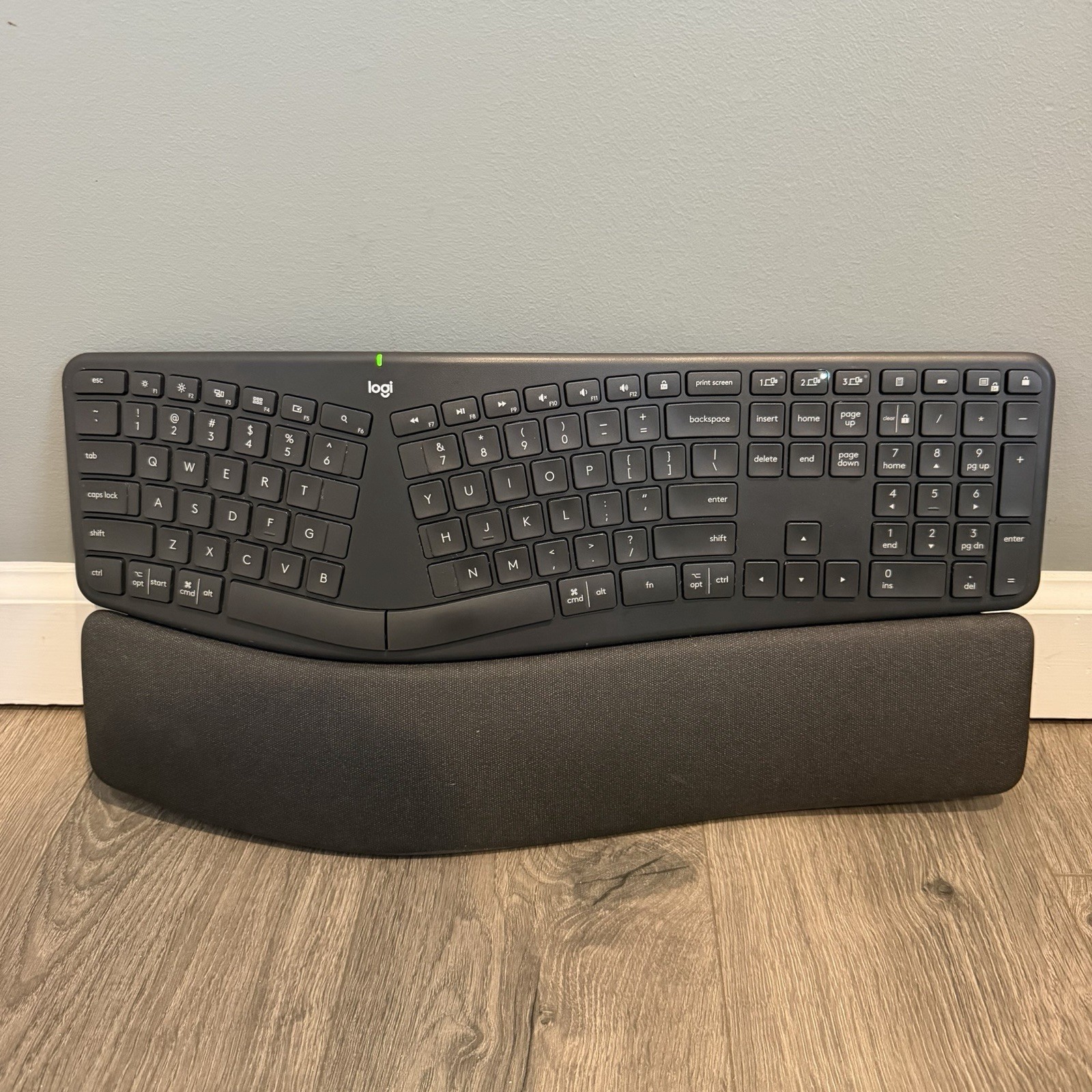 Logitech Ergo K860 Wireless Ergonomic Keyboard, Black [920-009166] *NO DONGLE*