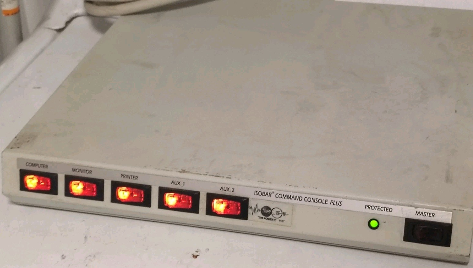 Tripp Isobar Command Console Plus CCI 6 12 Transient Voltage Surge Supressor