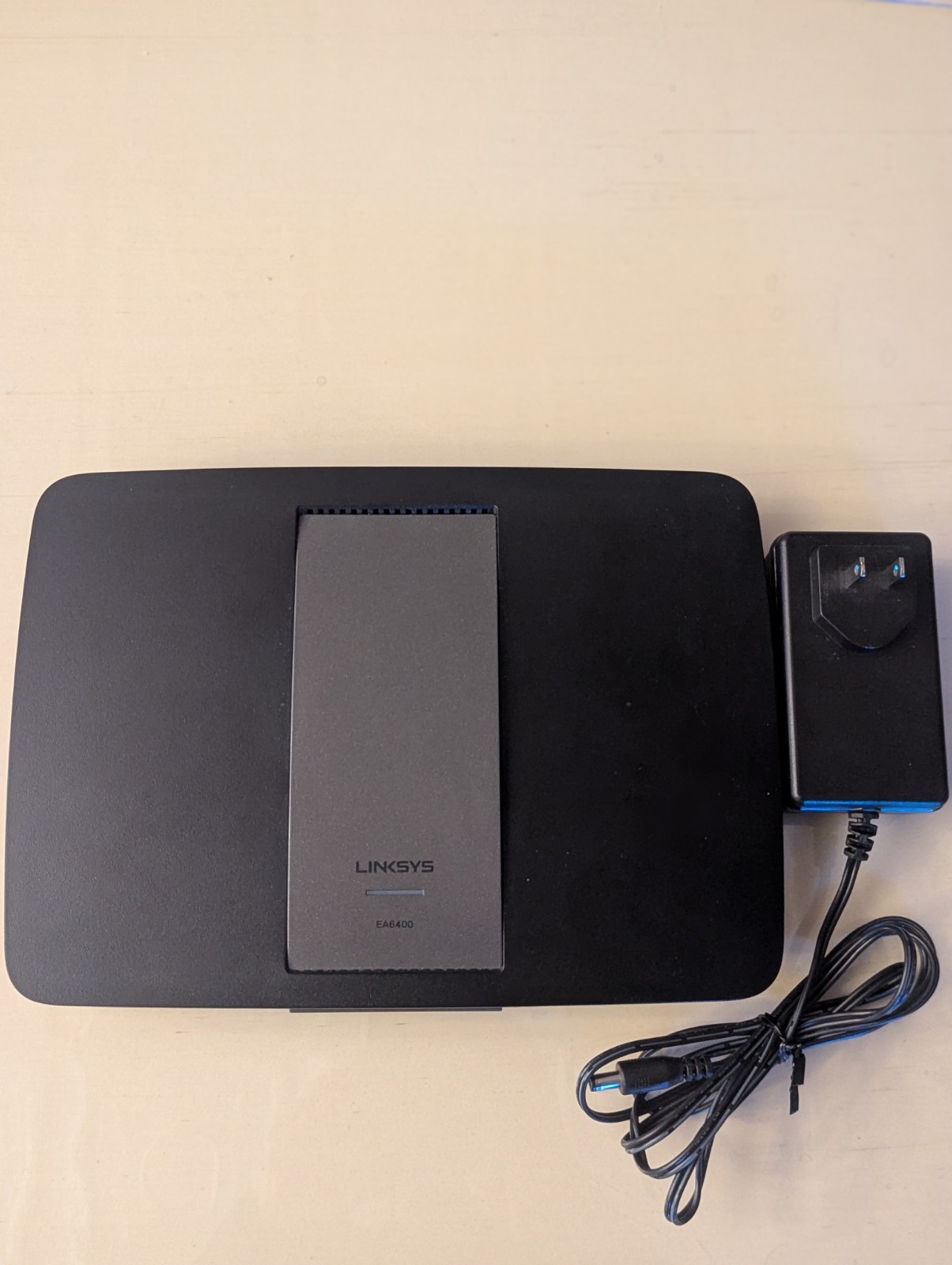 Linksys EA6400 Gigabit Dual Band WiFi Router W/Power Adaptor works great