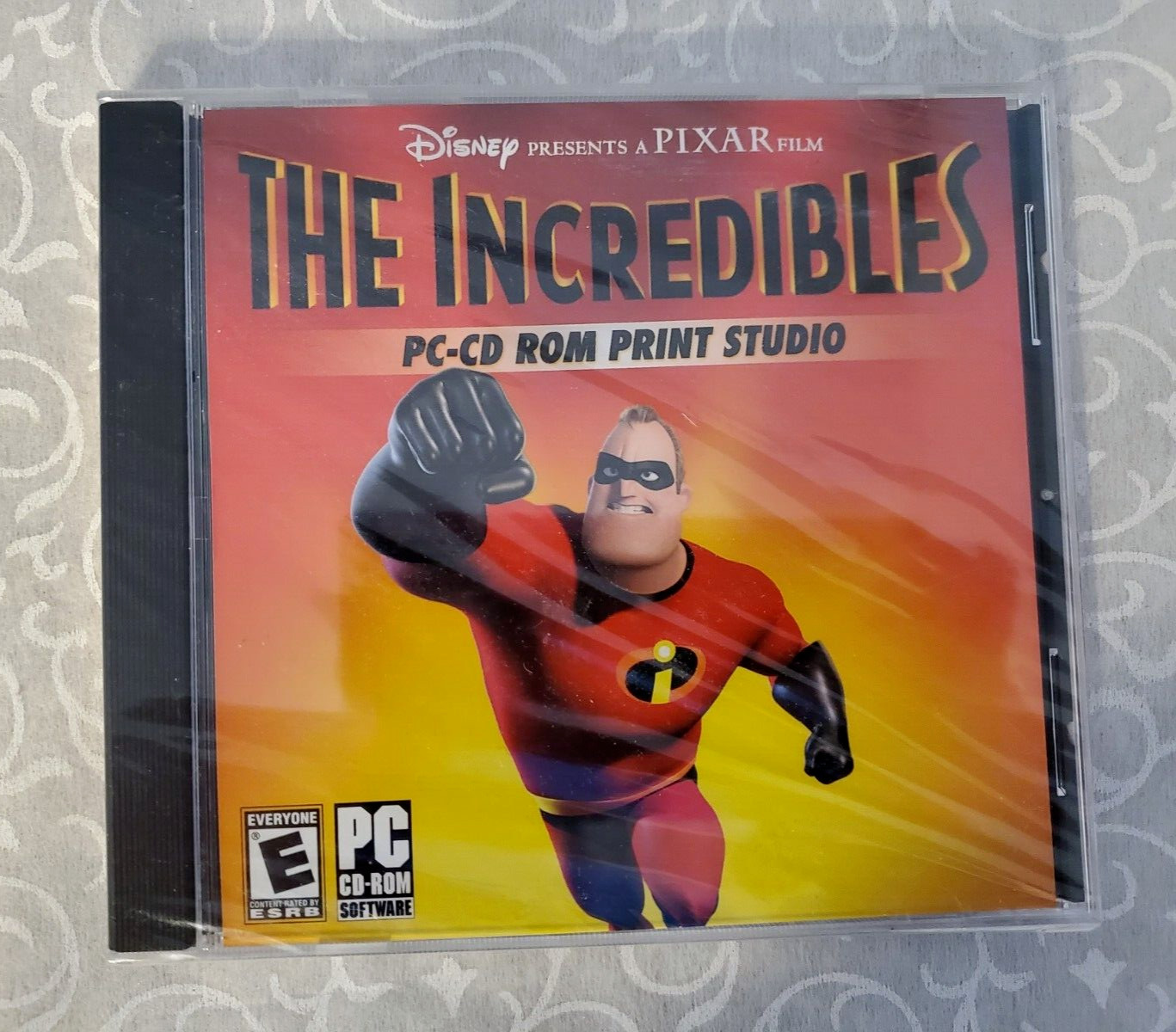 The Incredibles PC-CD ROM Print Studio Disney Pixar (Win 98/Me/XP) Computer