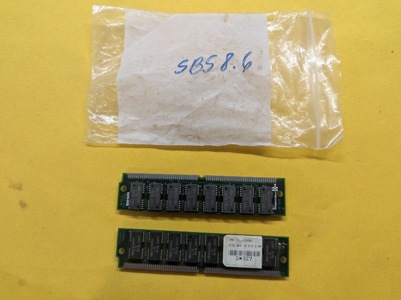 Lot of 2 Hyundai 72-Pin SIMM RAM Memory Modules RE
