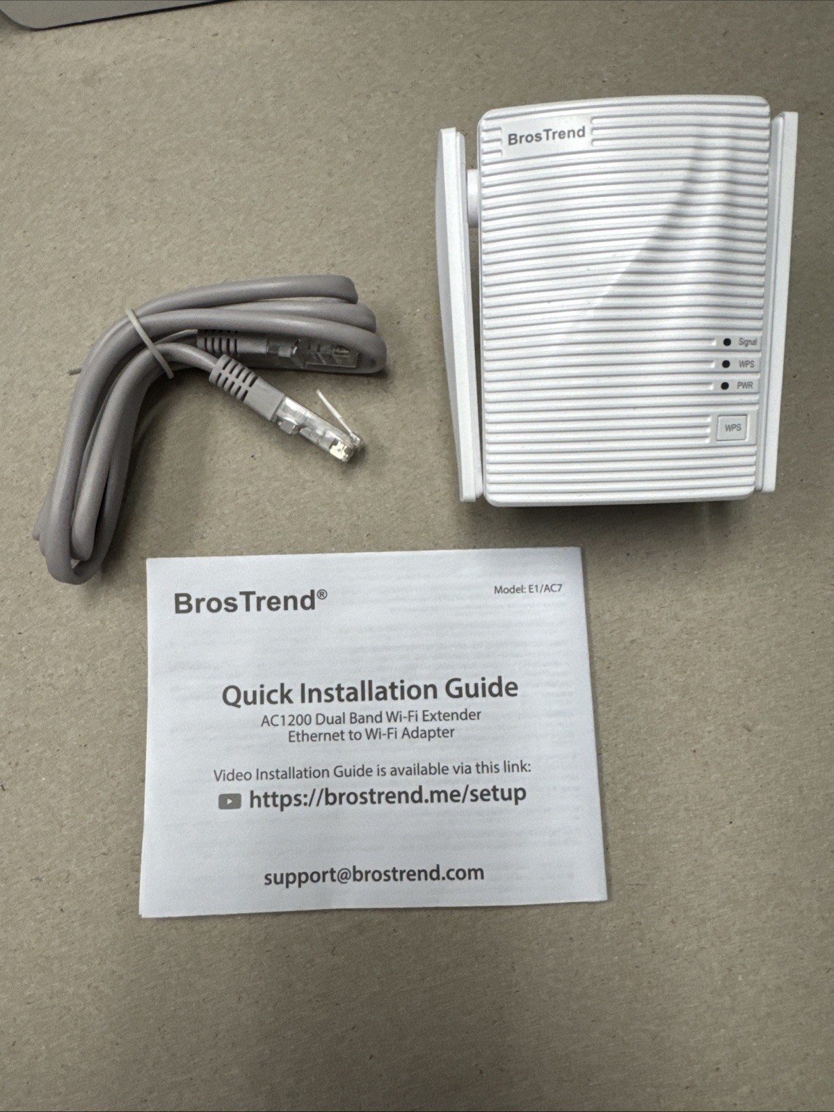 New BrosTrend AC1200 Dual Band WiFi Extender Model NEW In Box With Cable