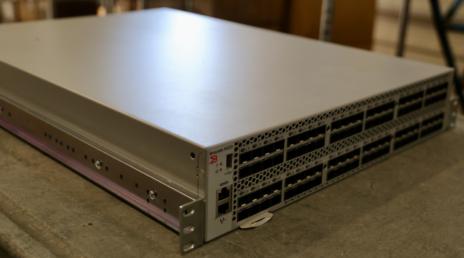 BROCADE BR-6520-96-16G-R - 96-Port 16G SAN Fibre Channel SFP+ Switch *READ*