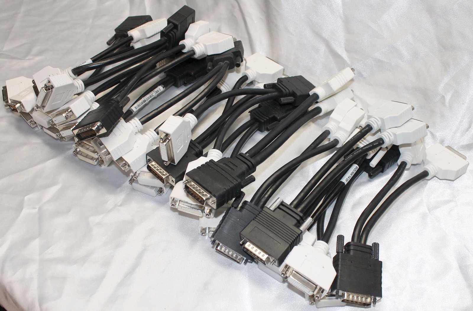 HP/BIZLINK DMS-59 - 2X DVI VIDEO ADAPTERS  ~ 18 PCS ~ LESS THAN 3.50 EACH