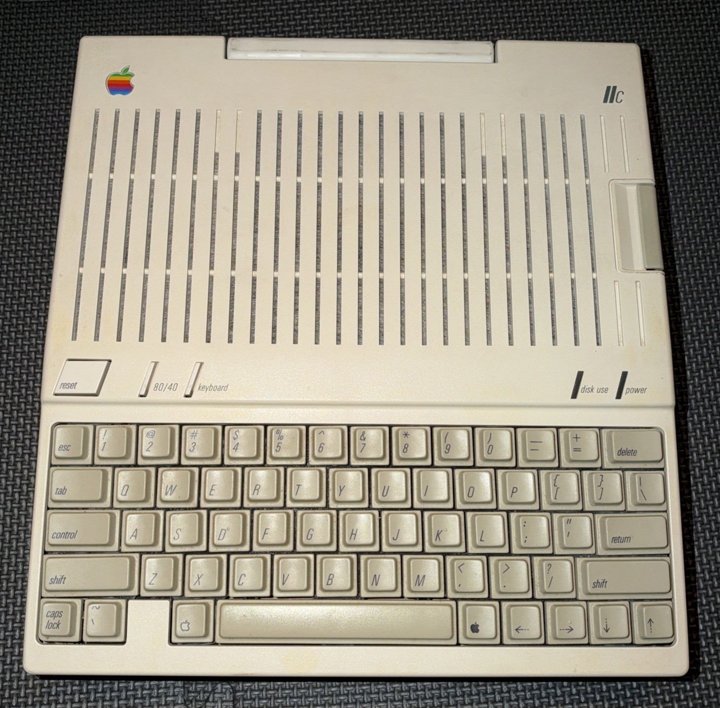 APPLE IIC A2S4000 VINTAGE PERSONAL COMPUTER UNTESTED AS-IS, NO POWER CABLE