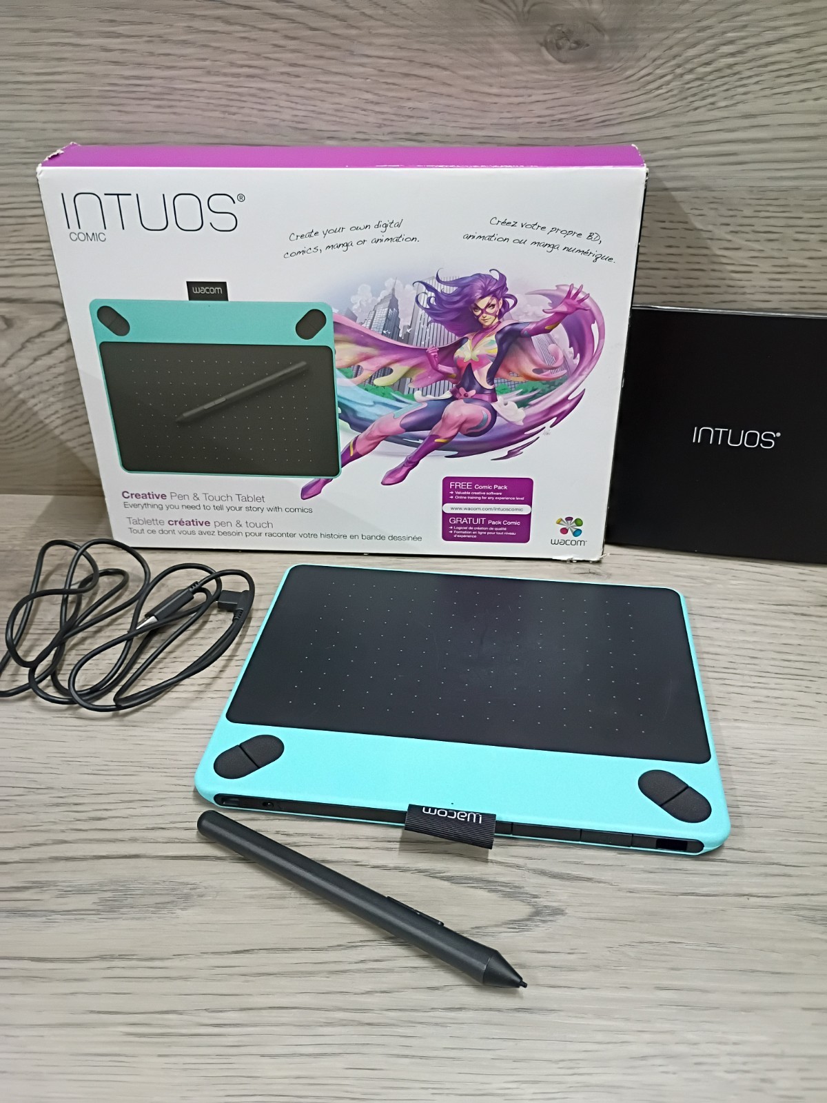 Wacom Intuos CTH-490/B1-AX Comic Art Pen Touch Tablet