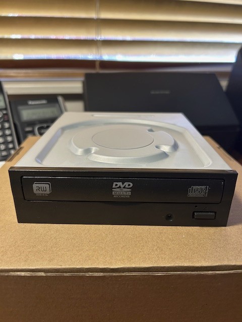 Lite-On iHAS124-04 WU Internal SATA DVD/CD Rewritable Drive DVD±RW Black