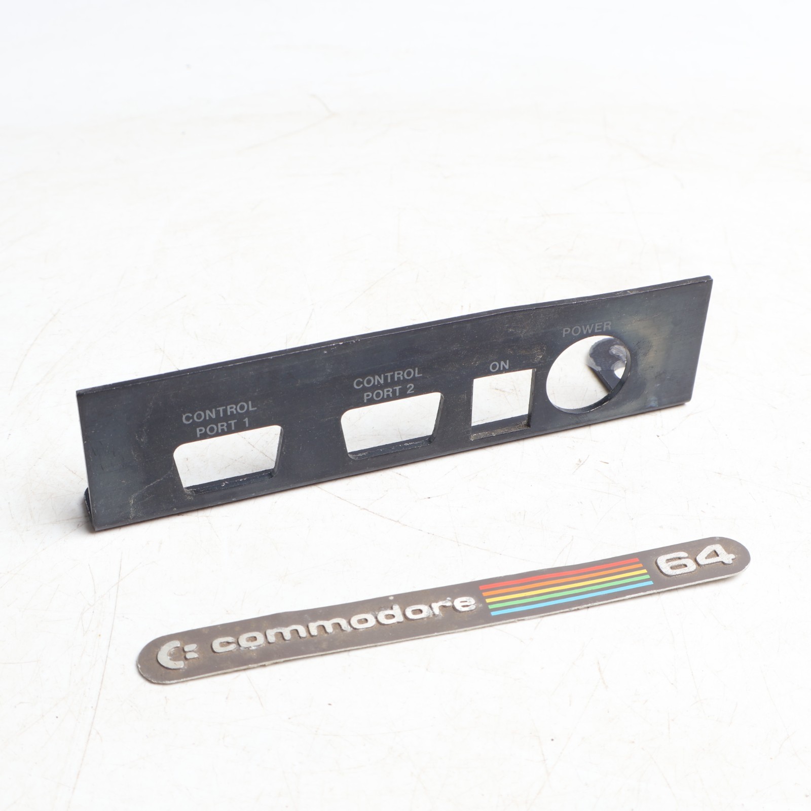 ORIGINAL VINTAGE Commodore C-64 Badge Label Nameplate Logo AND BRACKET - Classic