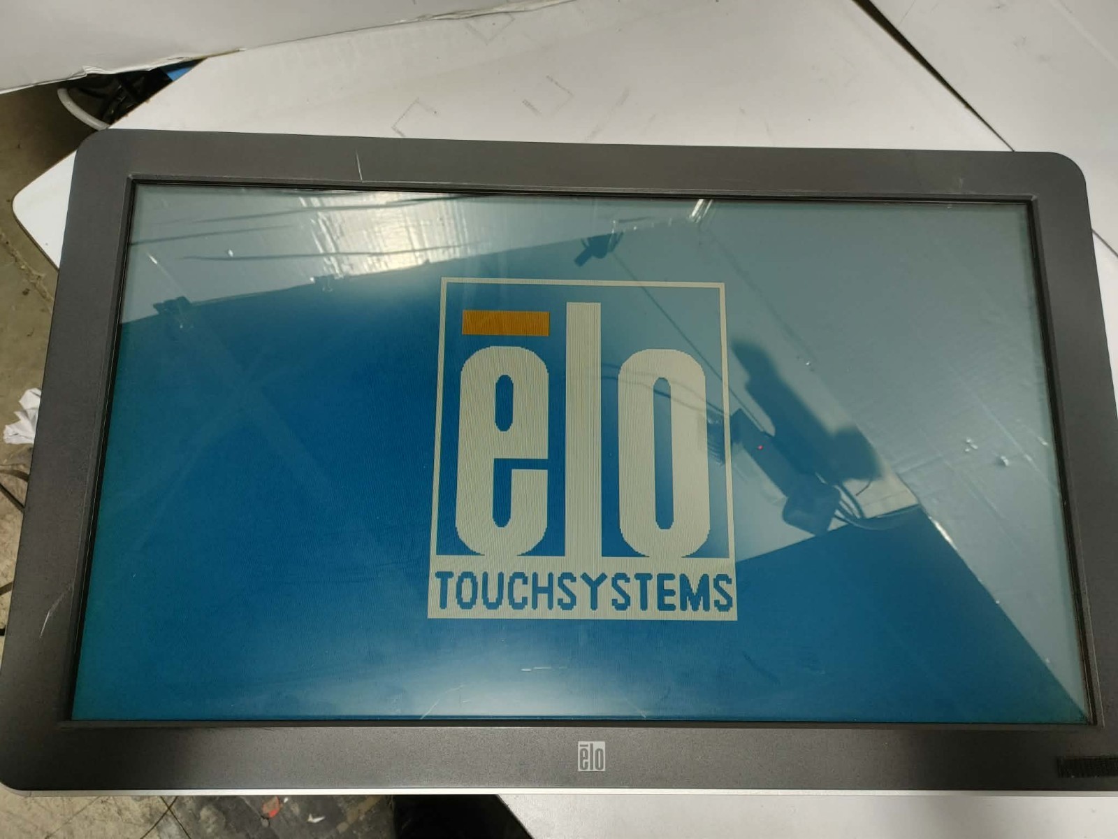 ELO ET3200L 32" Interactive Digital Signage Monitor Touchscreen VGA HDMI E994558