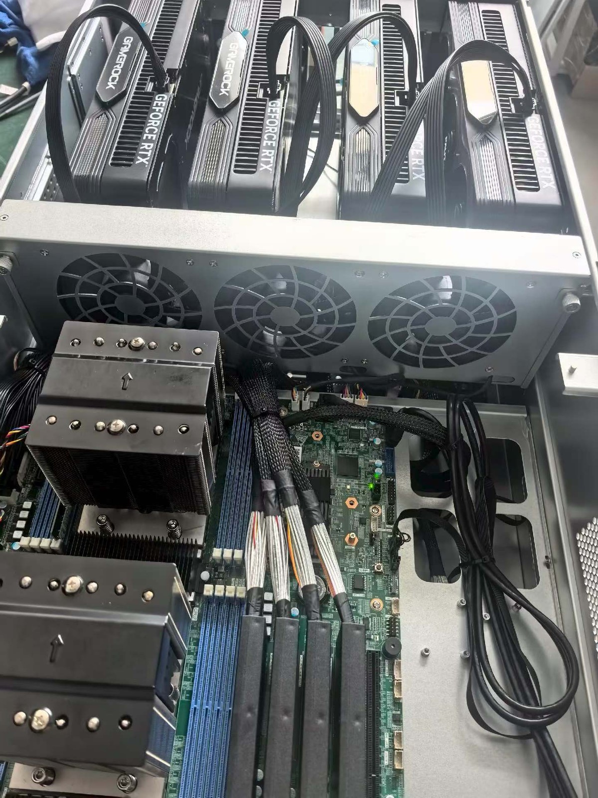 ASRock RACK 6U Server Chassis 8GPU PCIe 5.0 X16 Bandwidth For AMD 9004-9005
