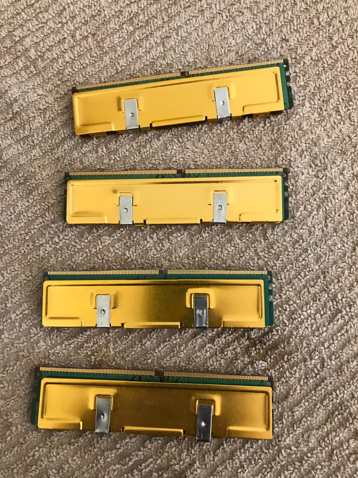 DDR-4, PC4-21300, DDR4-2666, 16GB Gold covers  