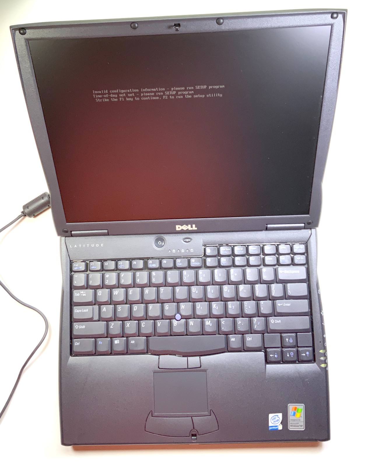 VTG Dell Latitude C610 Laptop Bundle PIII 1.00GHz, 512MB RAM, 40GB HDD, AS-IS
