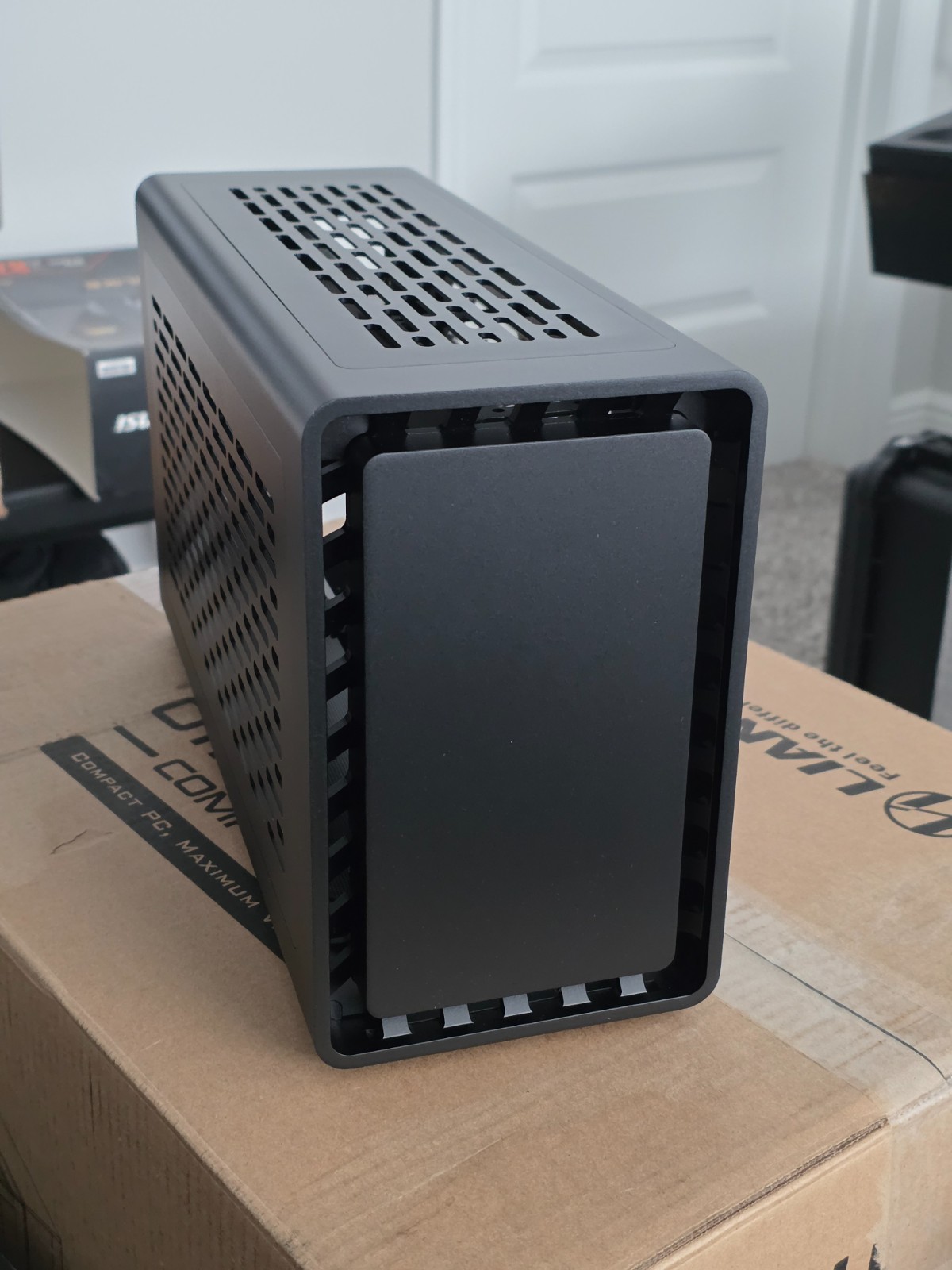 THOR ZON MJOLNIR Mini-ITX SFF PC Case with Performance Panels & O2 Panel Stealth