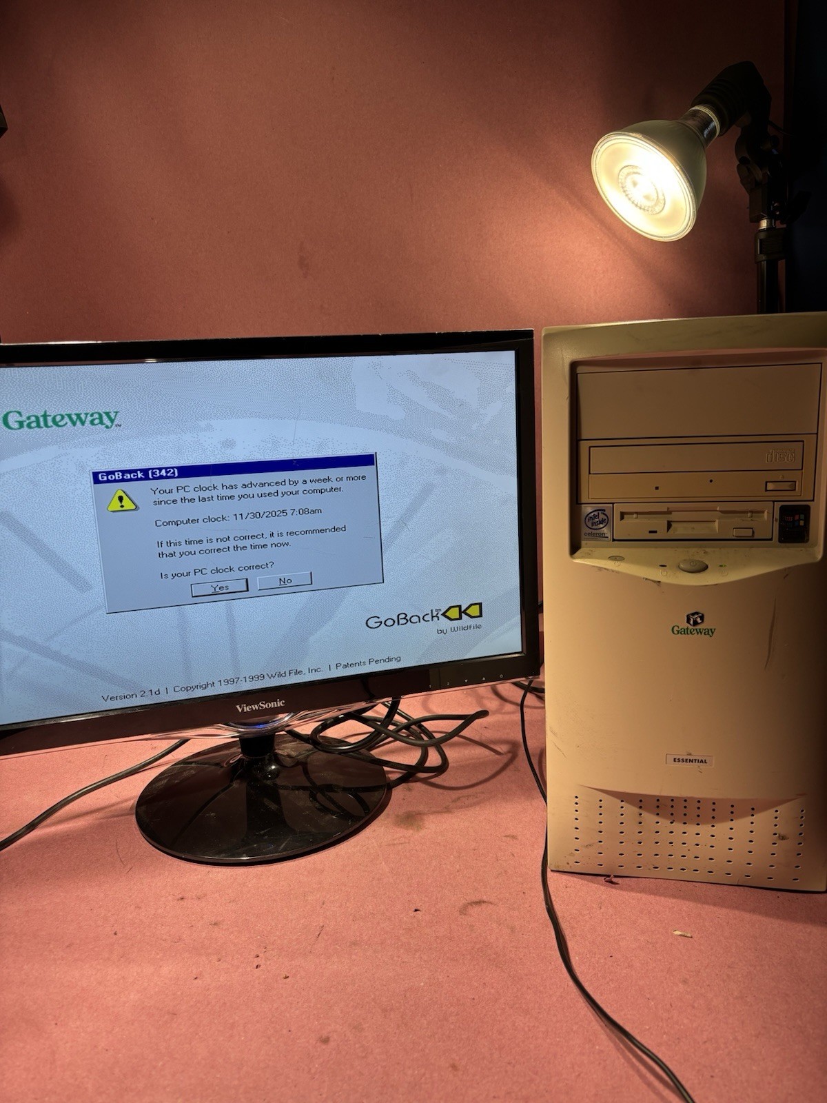 Gateway Essential Micro Tower PC Intel Celeron Windows 98 With HDD No Full Boot
