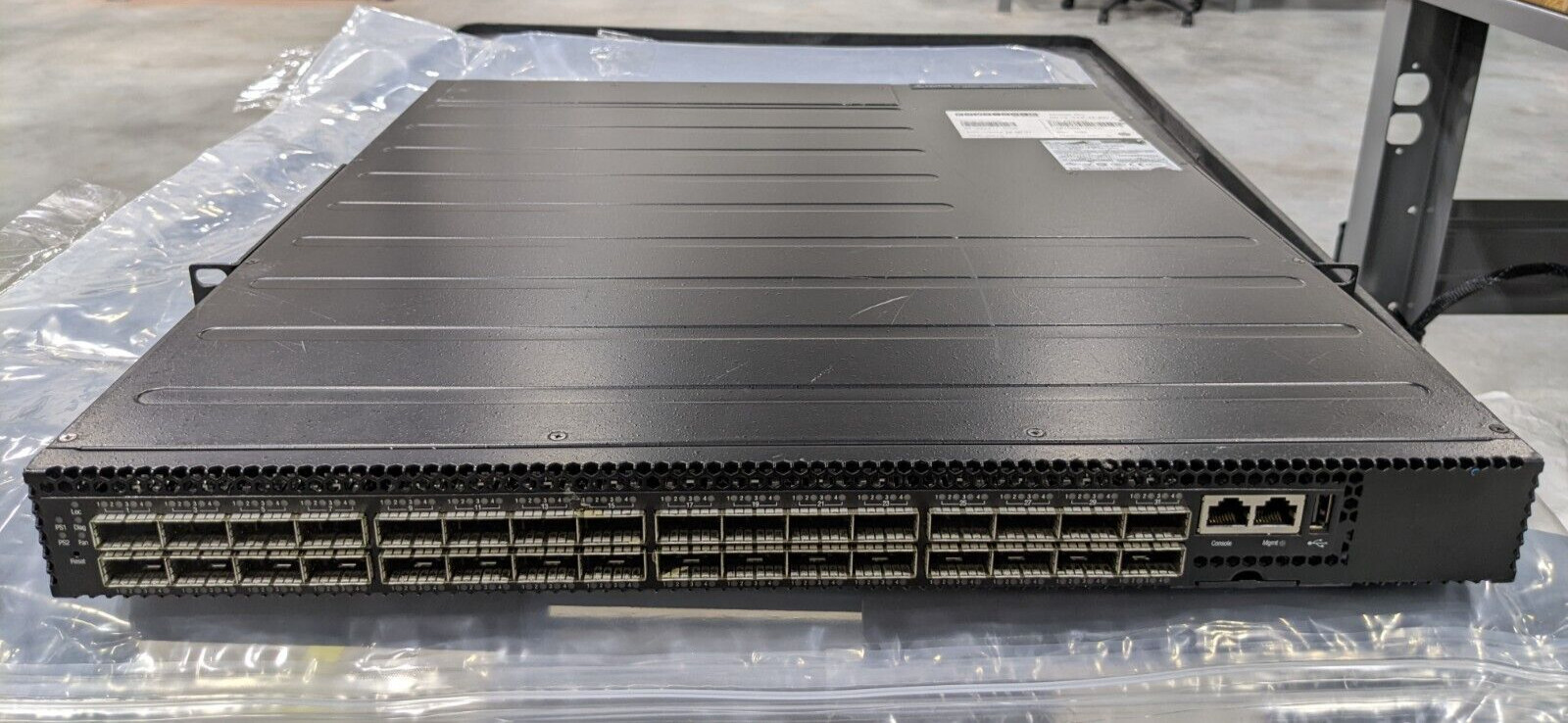 Edge Core 6812-32X-O-AC-F 32-Port 40G QSFP+ Network Switch Port-to-Power Air