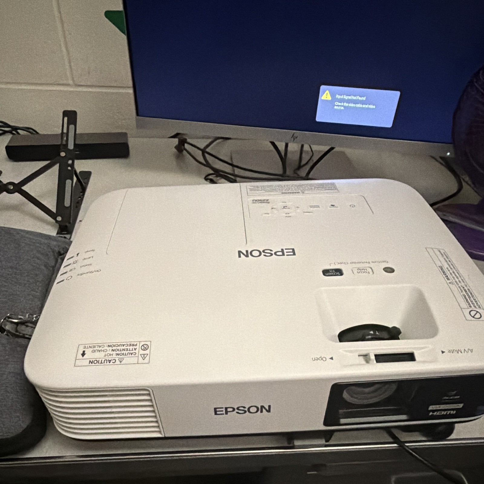 Epson PowerLite 2250U White Multimedia Projector HDMI VGA USB Wired LAN