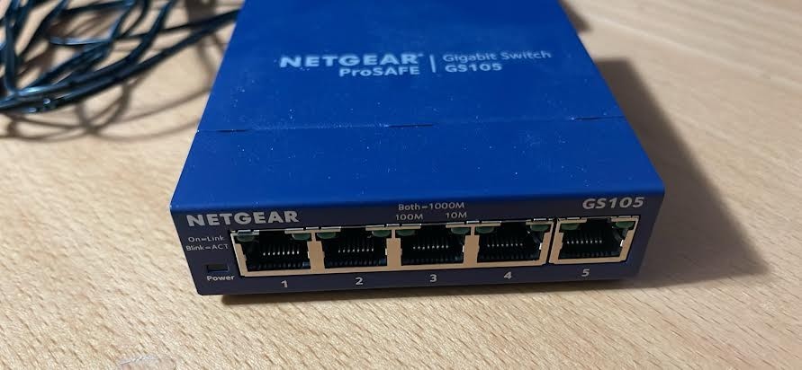 NETGEAR  ProSafe (FS105) 5-Ports External Switch