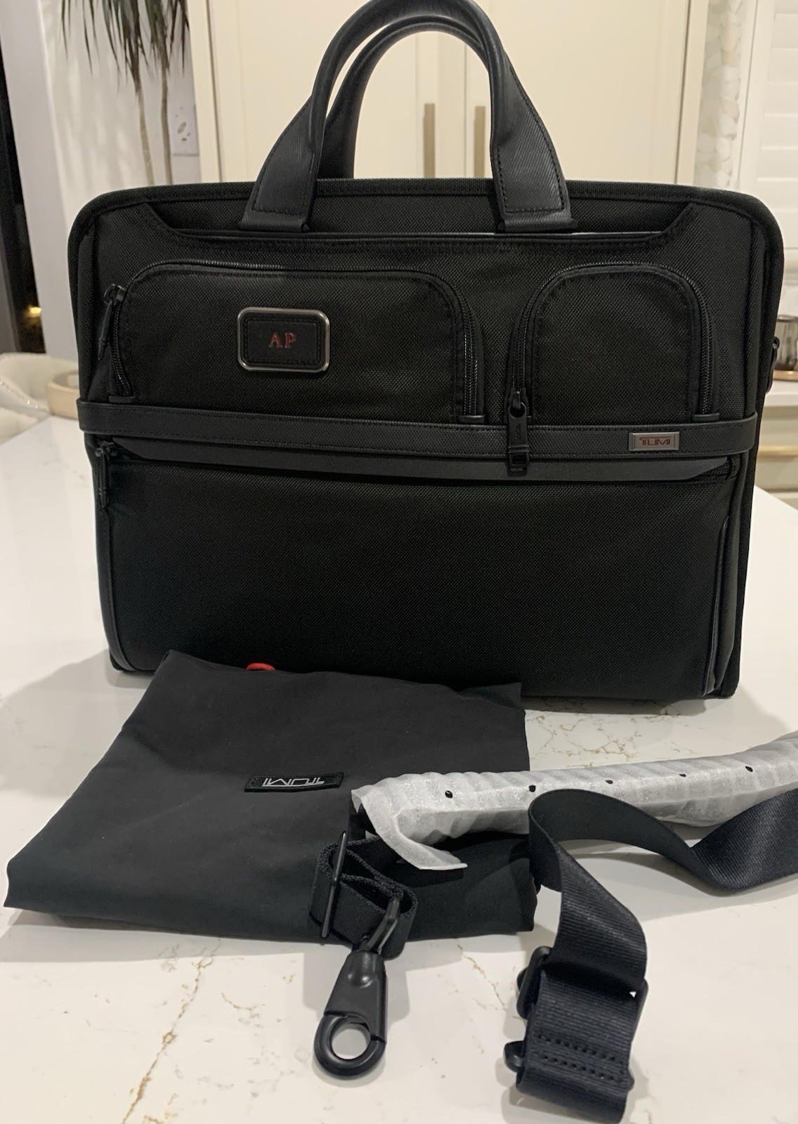 Tumi Alpha 3 Compact Large Screen Laptop Men’s Brief  Bag 17" Black