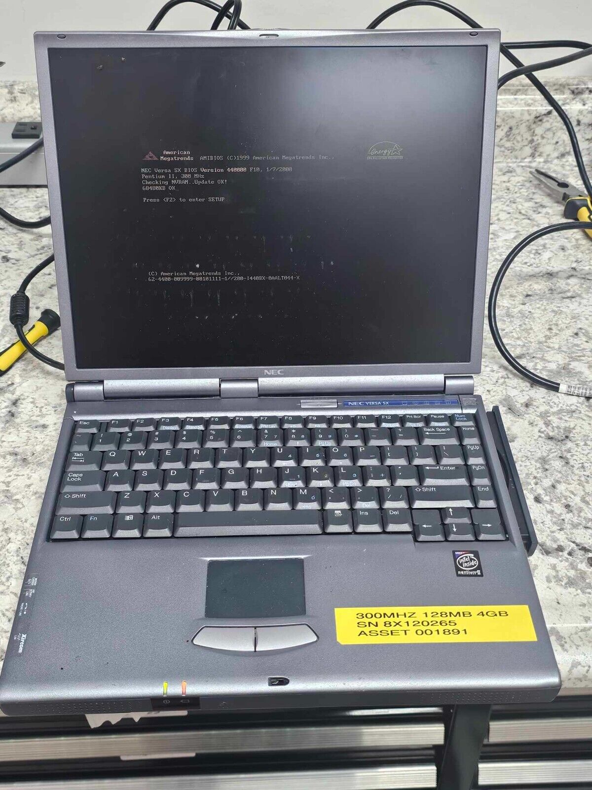 Vintage NEC VERSA SX Laptop PC Pentium I1 MMX 300 MHz 68MB RAM VS450A30