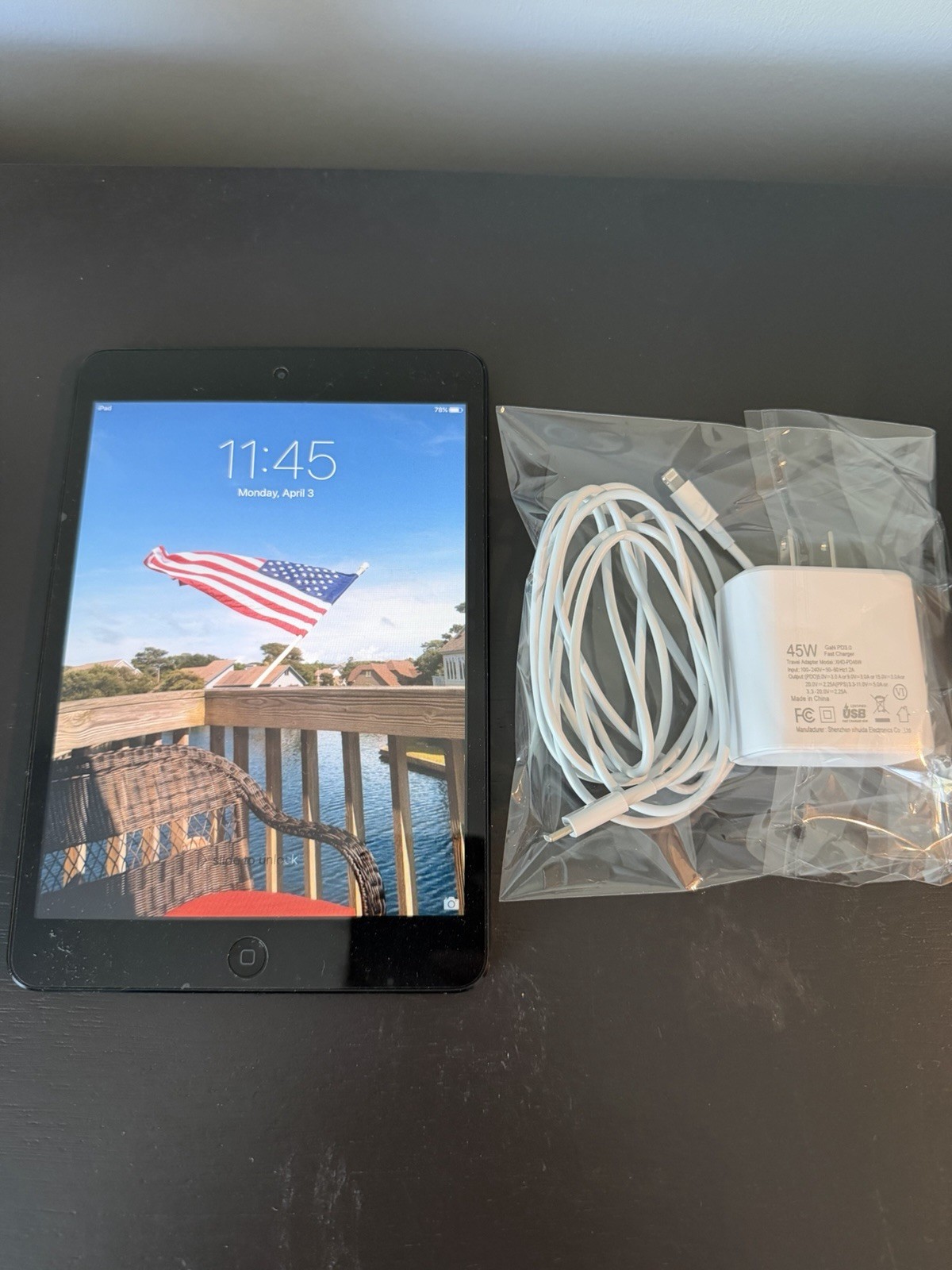 Apple iPad mini (1st Generation) with Wi-Fi + Cellular connectivity.