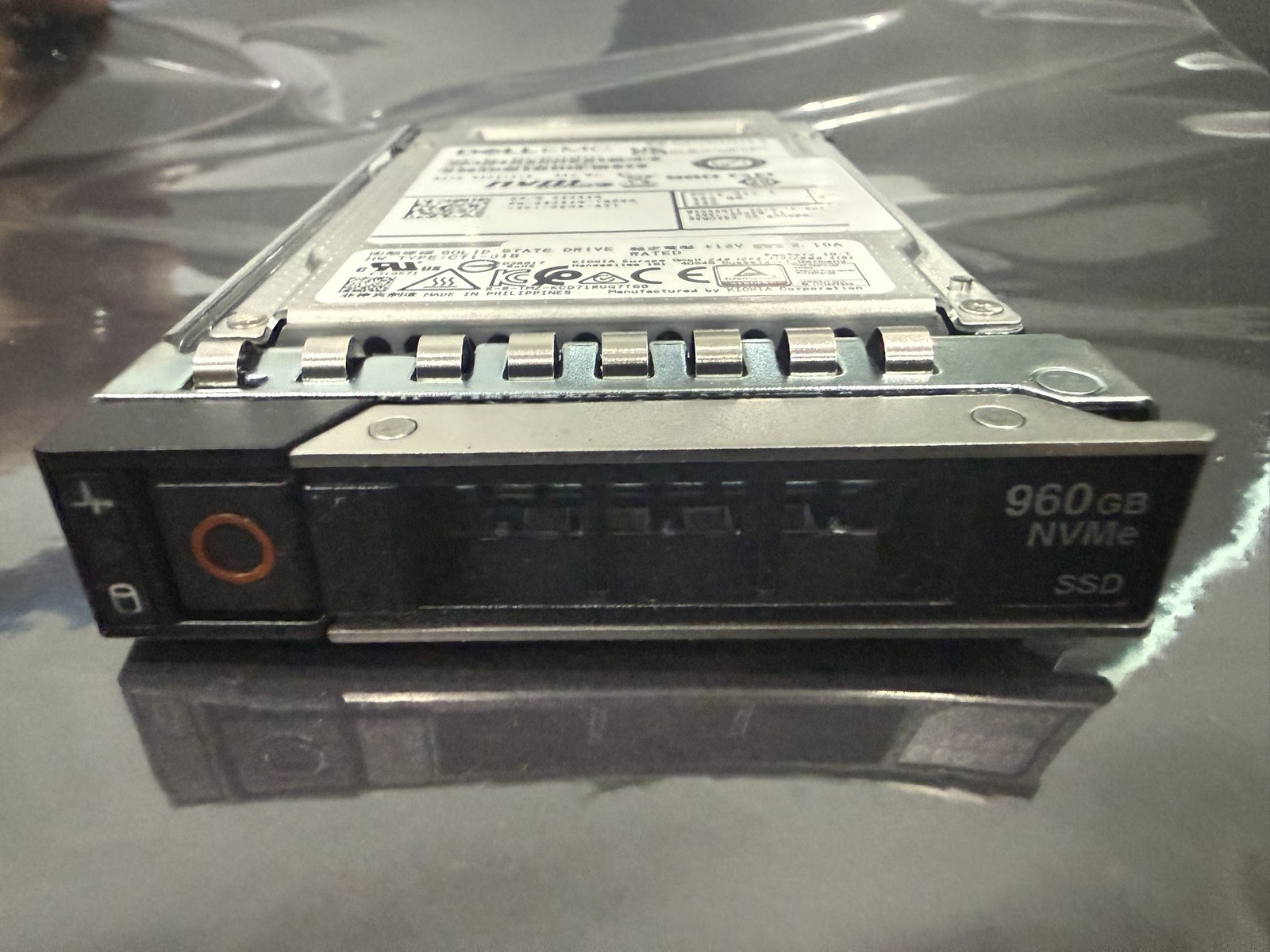 Dell 960GB NVMe PCIe Gen4 U.2 SSD 8082N KCD7XRUG960G w/ 16G Tray R660xs NEW