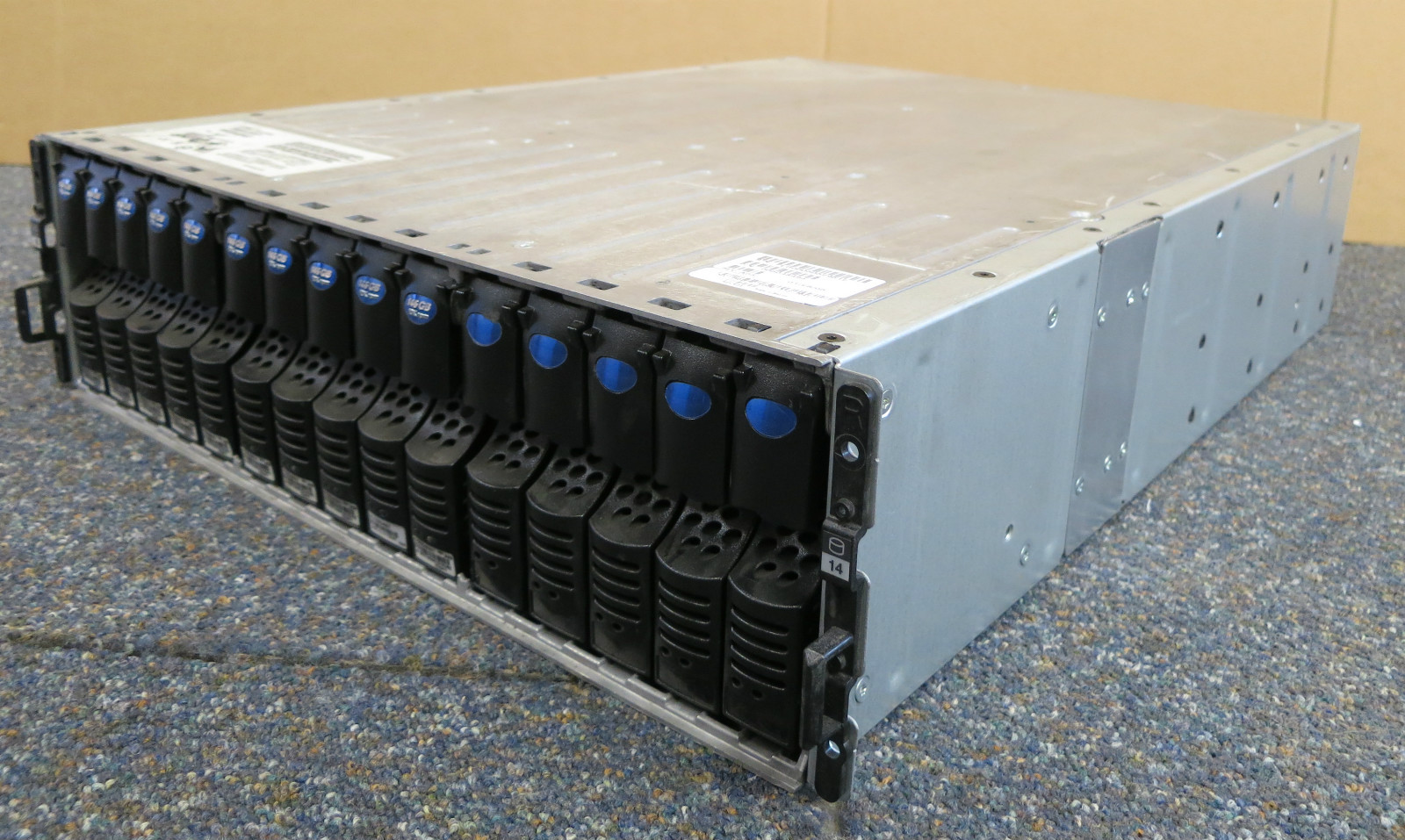 EMC Dell KAE Storage Array W4572 005048494 15 x 146GB 10K 118032371  2 x PSU
