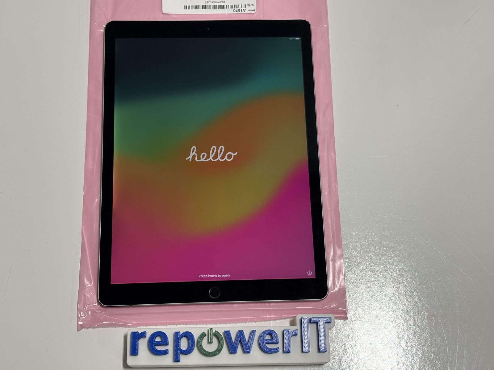 Apple iPad Pro 12.9" 2732x2048 A1670 A10X 4GB 64GB SSD Space Gray Grade C