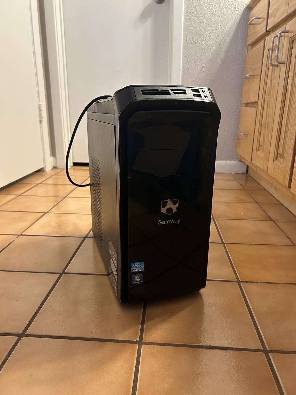 computer desktop pc used. It may be working, you need to reinstall the windows