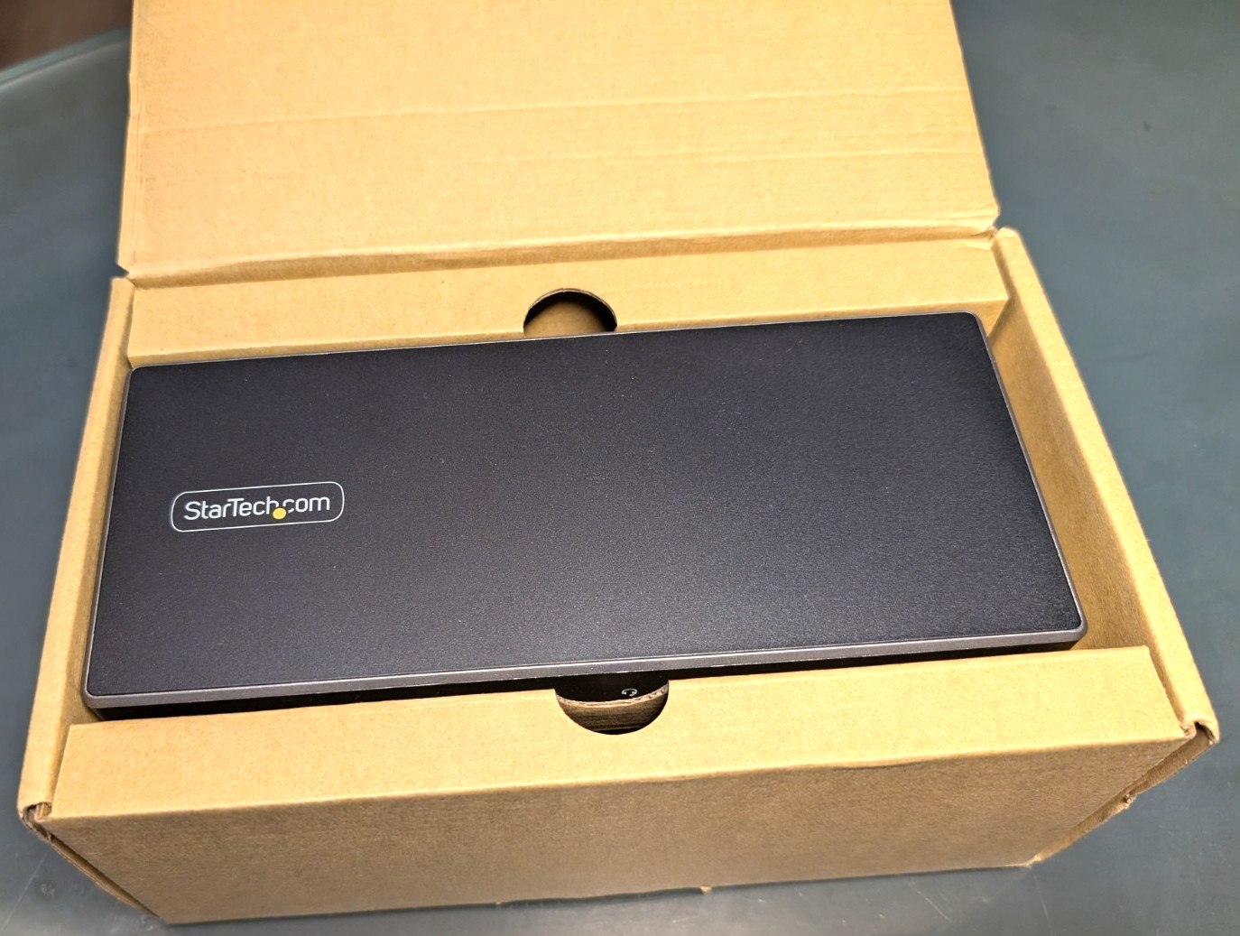 OPENED Started Docking Station USB-C Triple Monitor Docking Station  DK31C2DHSPD