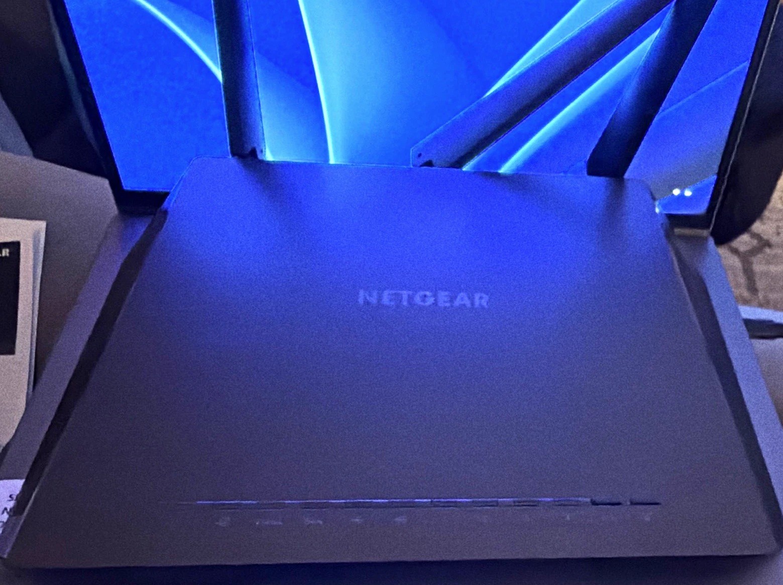 NETGEAR Nighthawk AC 1900 smart Wi-Fi router model R7000 ￼