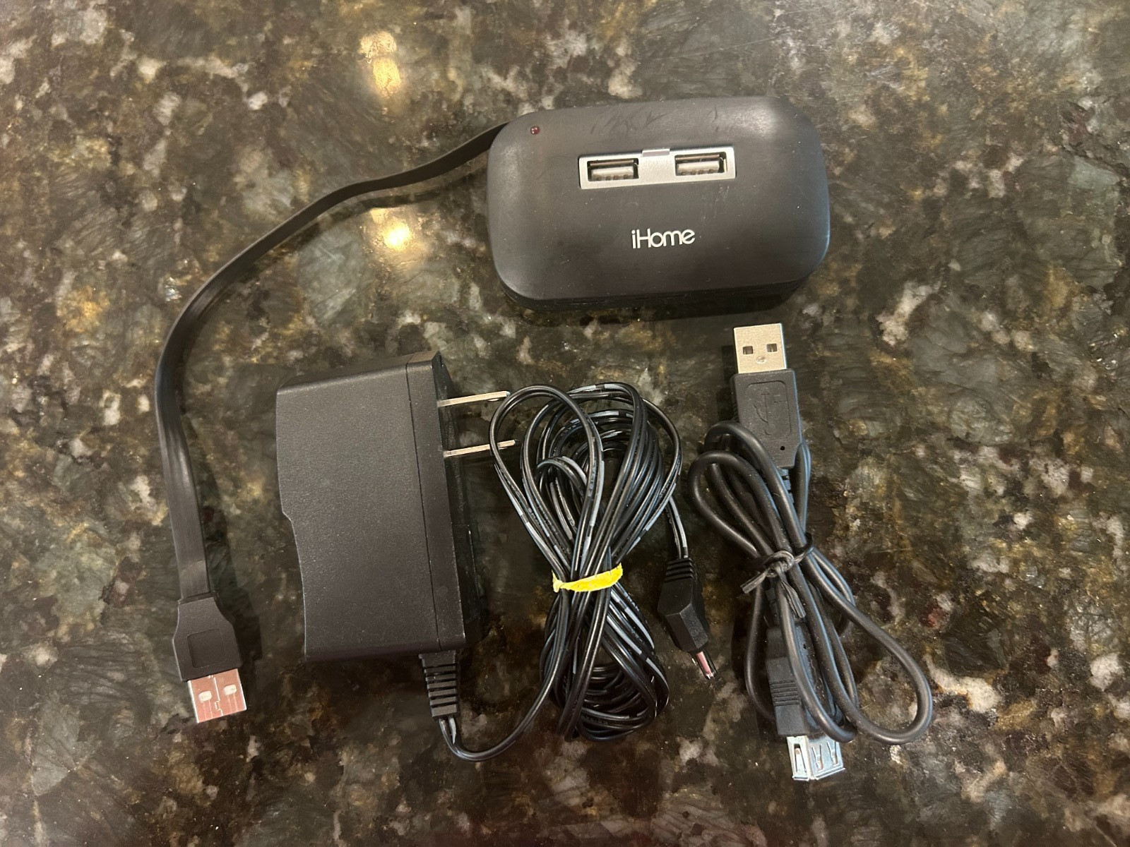 iHome 7 Port USB Hub; used, with adapter; works fine