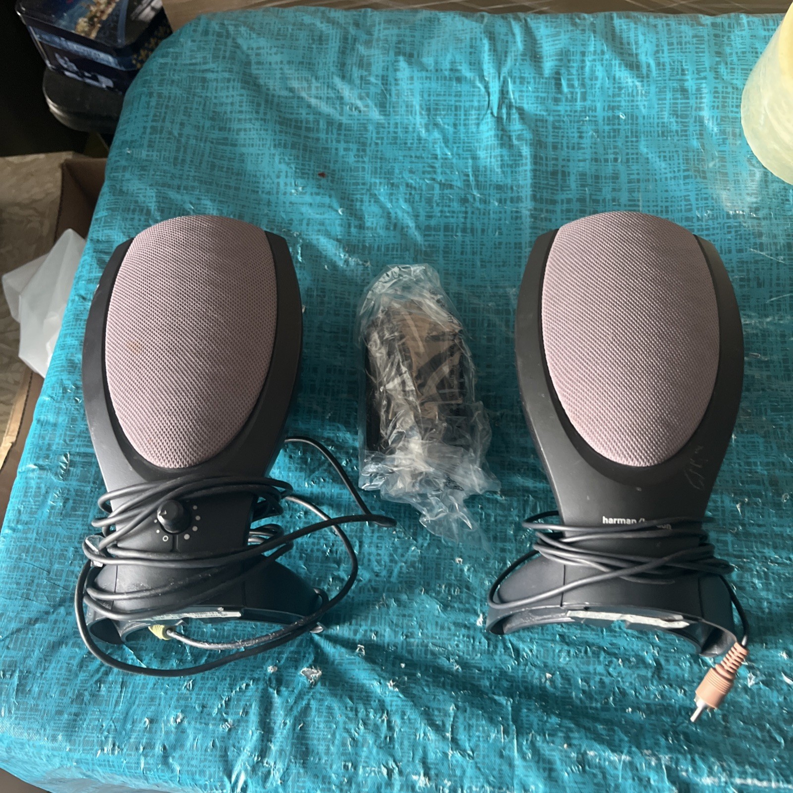 Harmon Kardon computer speakers/ model Hk 206/ tested/ comes with AC adapter