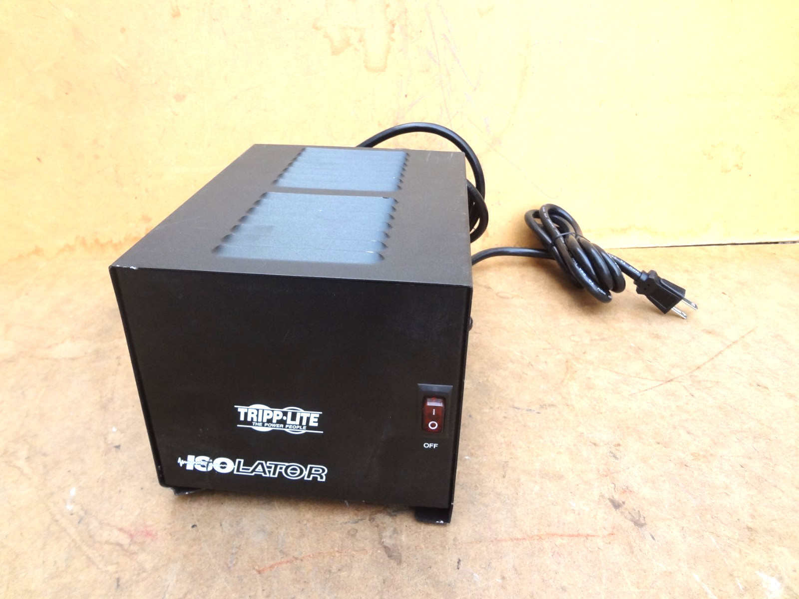 Tripp Lite IS-1000 120V 1000W Isolation Transformer-Based Power Conditioner