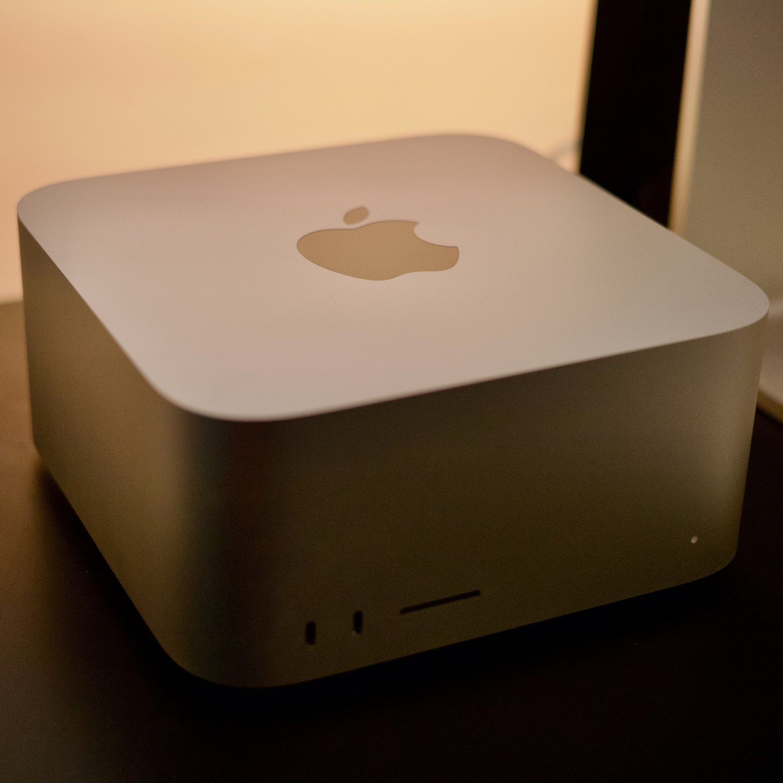 Apple Mac Studio - M1 Max - 32 GB RAM - 2 TB SSD - Model A2615