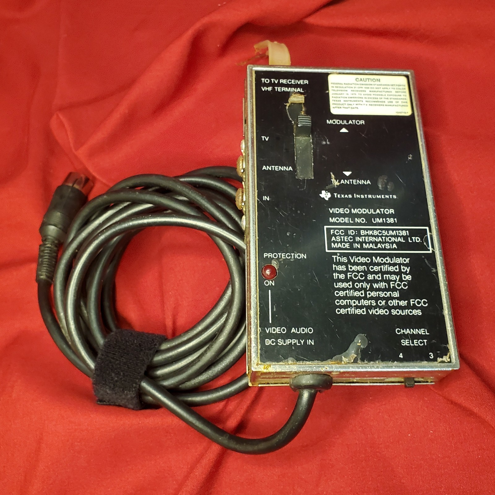 Texas Instruments Model UM1381-1 Video Modulator RF Adapter for TI99/4A Computer