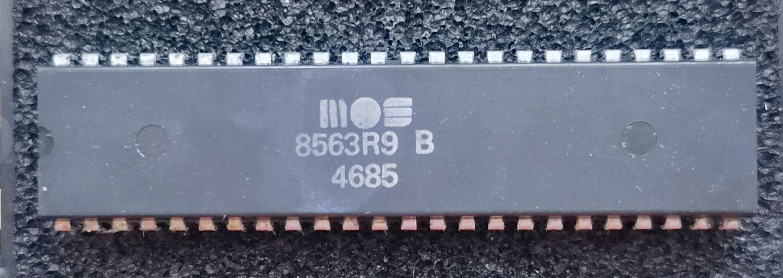 MOS 8563R9B VDC Video Chip – Commodore 128 - 80-Column – Tested / Vintage IC