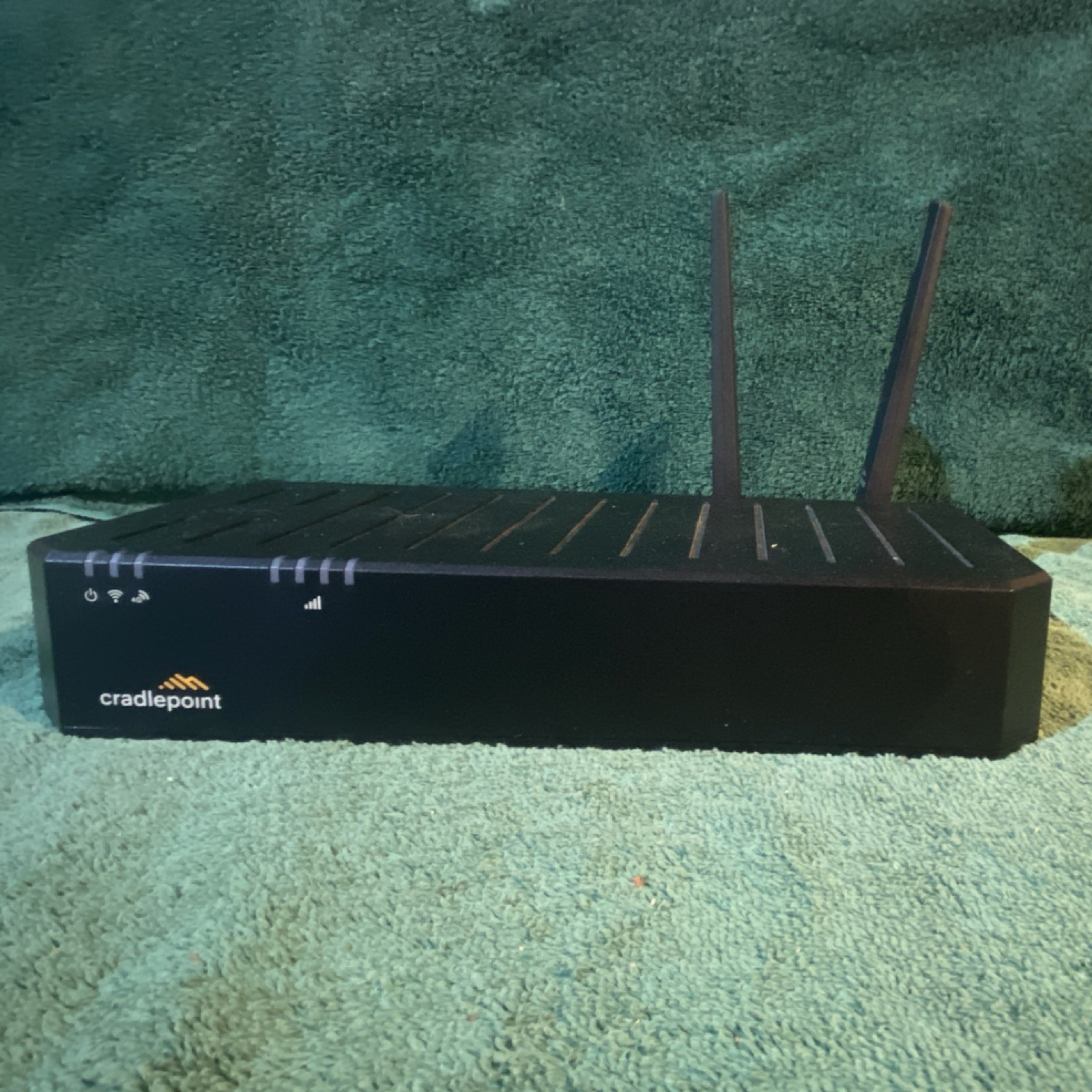 Cradlepoint E100-C7C LTE Wireless Wi-Fi Router Black 4 LAN Ethernet USB Ports