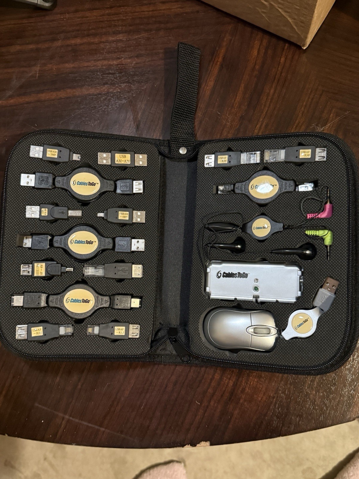 Cables To Go C2G Port Authority 2 Retractable Cable Adapter Travel Kit USB Mouse