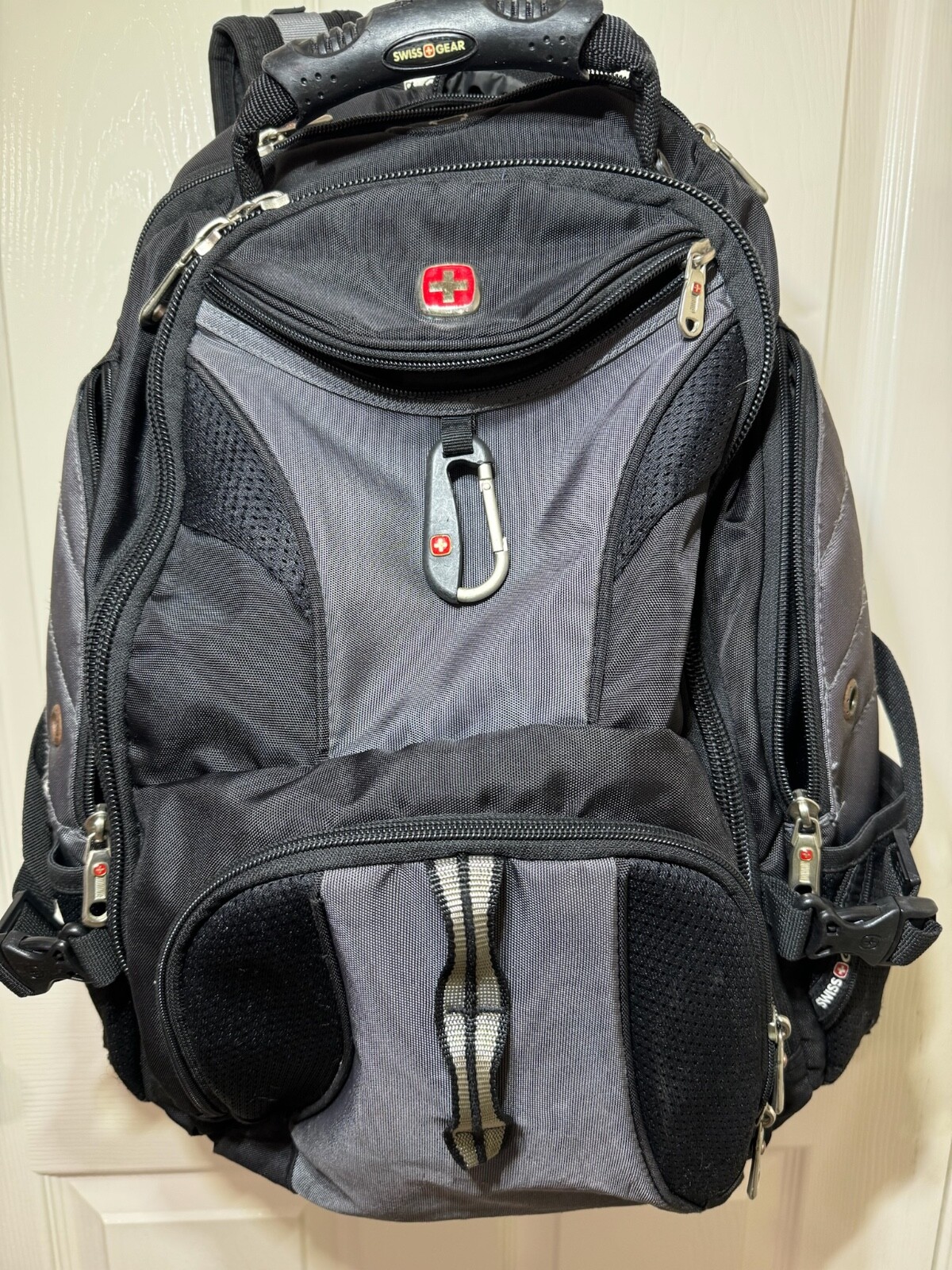 Swiss Gear 1900 Scan Smart Laptop Backpack Gray Durable Preowned