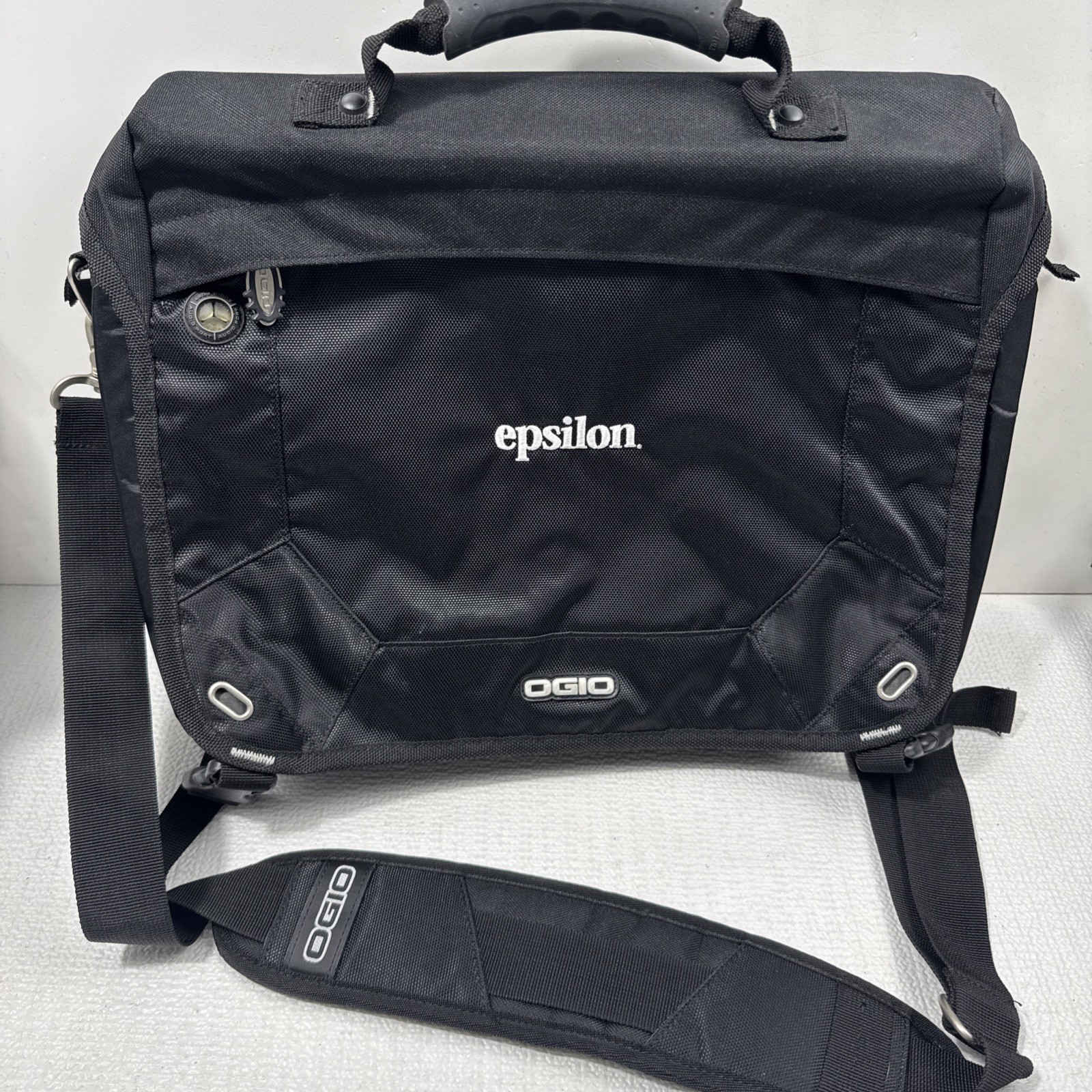 OGIO Classification 03507 Black Nylon Messenger Laptop Bag Mens Womens Epsilon