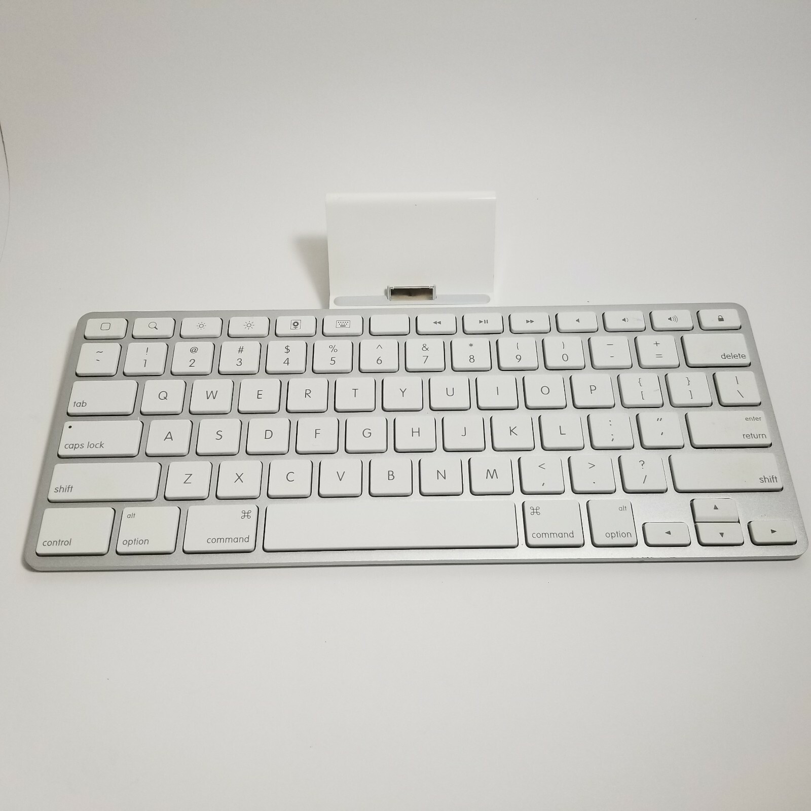 Apple A1359 Keyboard Dock Stand For iPad, iPod & iPhone