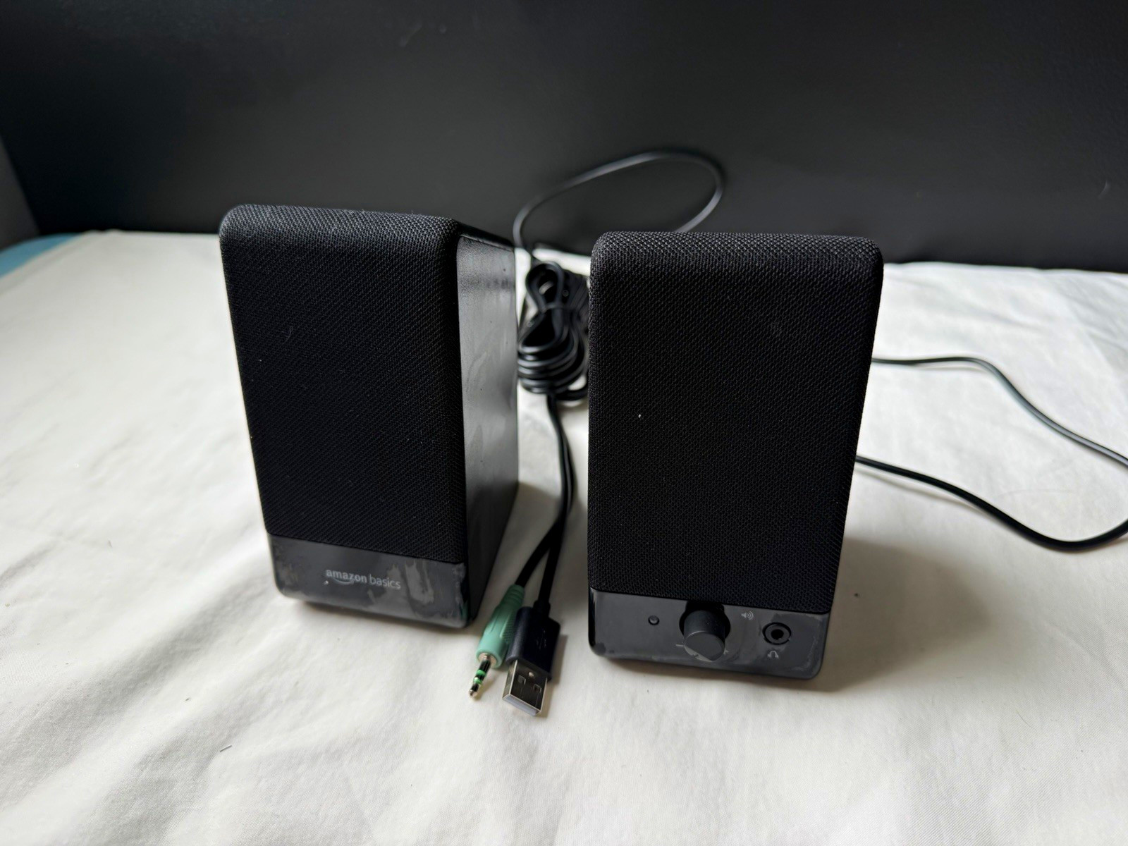AmazonBasics U213 2.0 Wired USB-Powered Computer Speakers 3.5mm Black