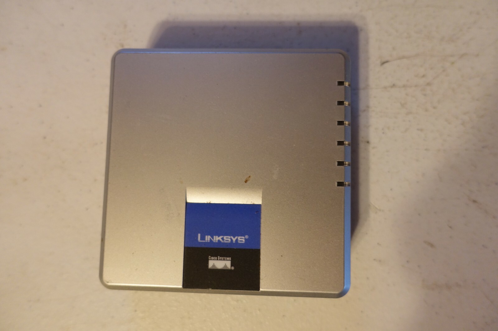 Cisco Linksys Gigabit 5-Port Workgroup Switch EG005W ver. 3 (V3) (no power cord)