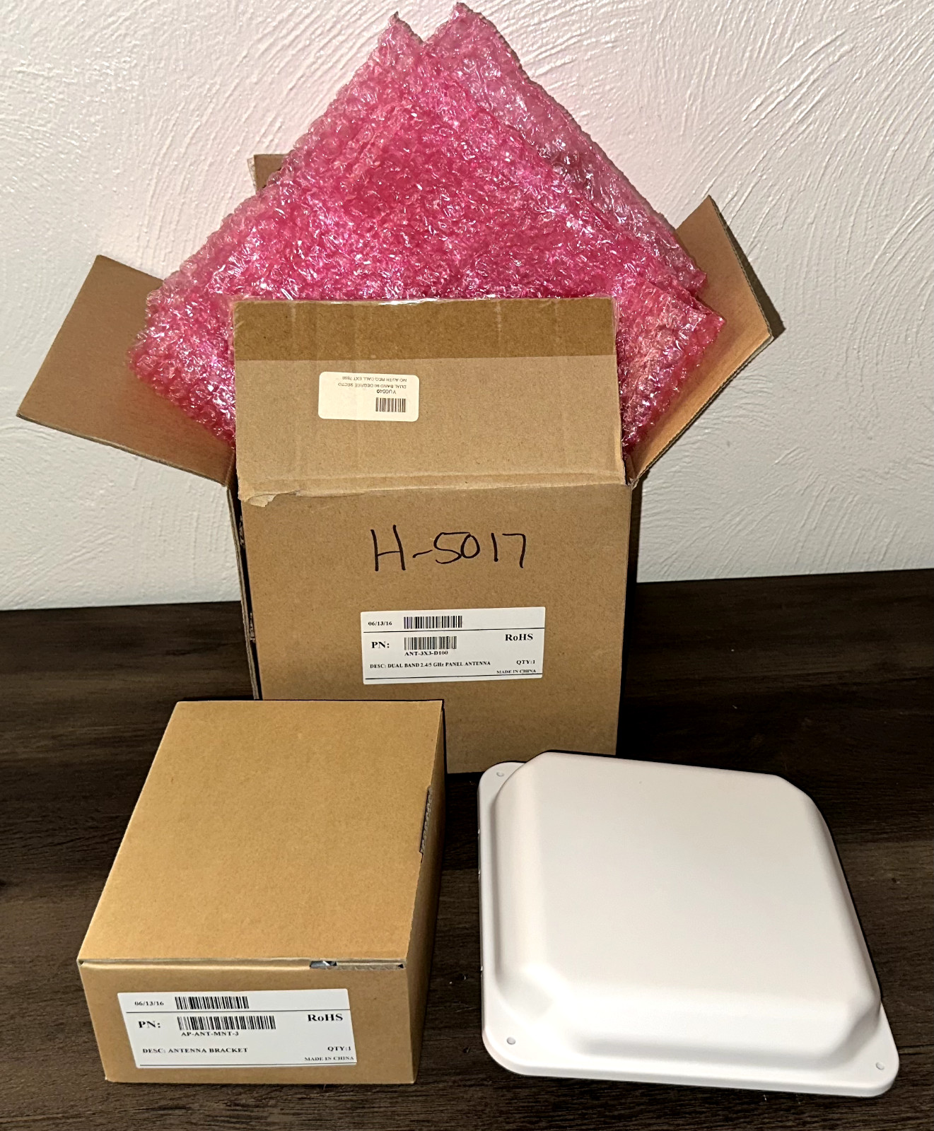 Aruba ANT-3X3-D100 Dual Band 2.4/5GHz WiFi Panel Antenna w/ Mount | MIMO | New