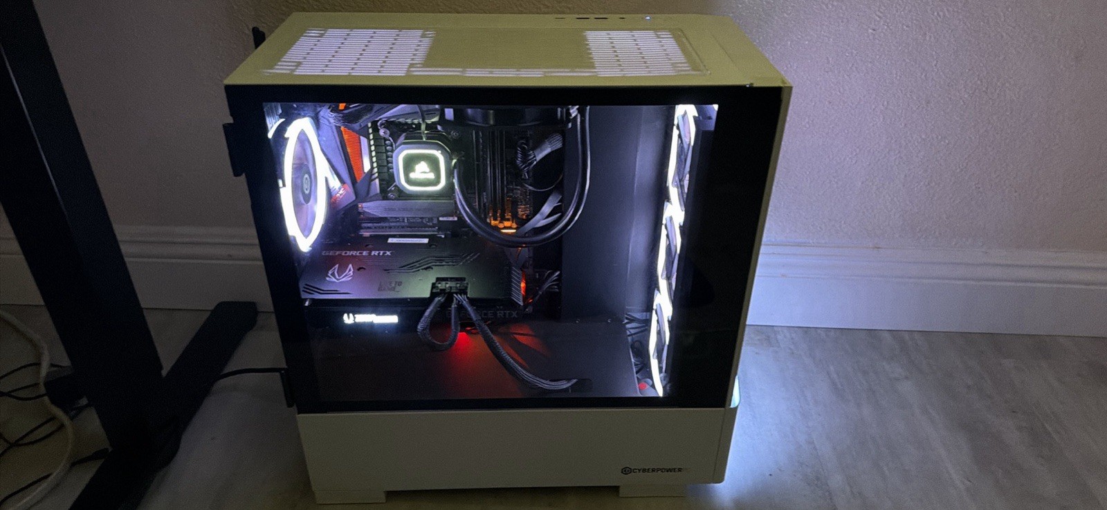 Corsair White Gaming Tower Desktop PC RGB Lighting USB-C USB 3.0 Audio